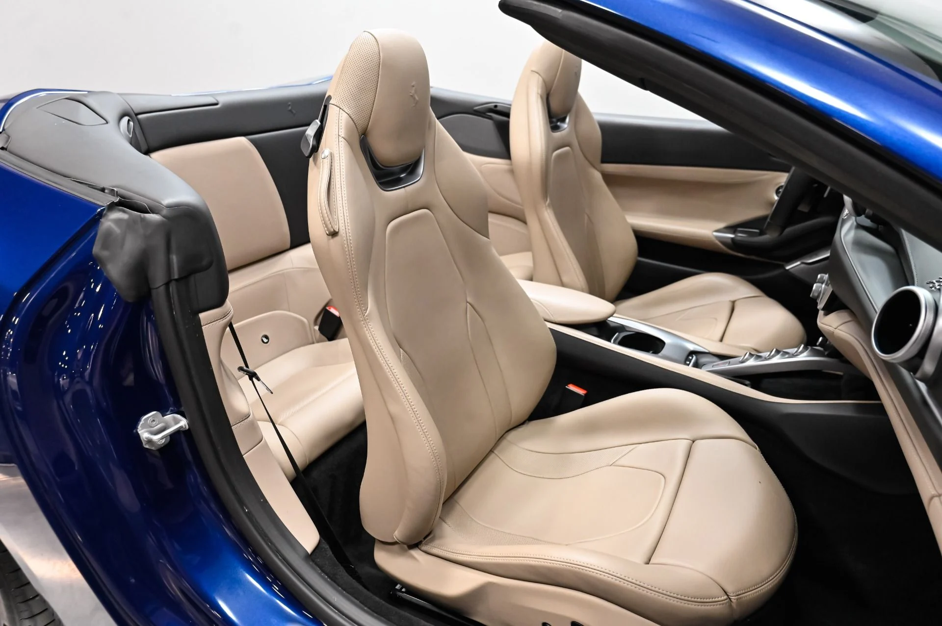 mph021_1321412117_Used_2019_Ferrari_Portofino_Base_1790278406_d16effd7d1