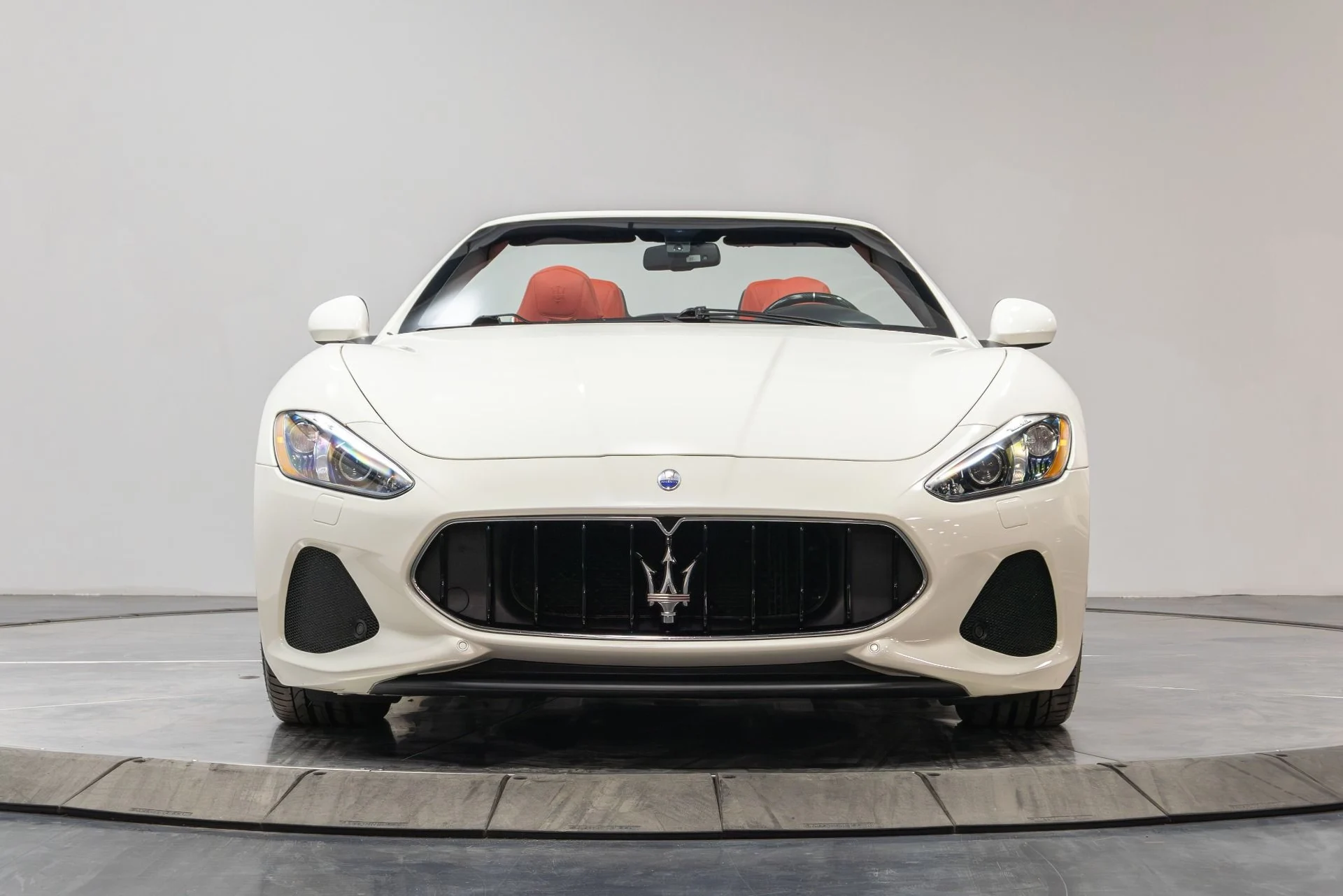 mph021_1323632999_Used_2018_Maserati_Gran_Turismo_1761598740_f72ad0d0ea