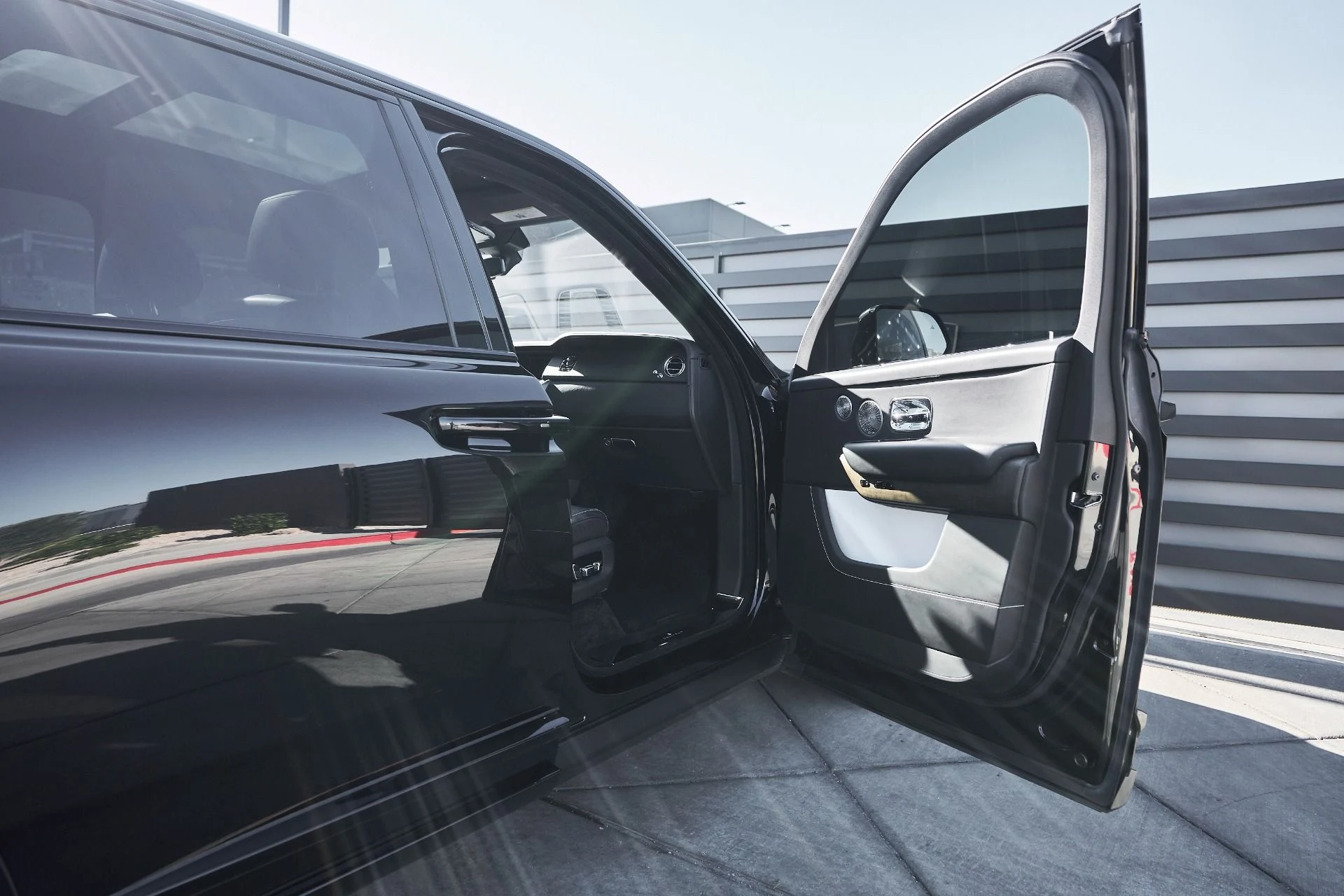 mph021_1326723896_Used_2019_Rolls_Royce_Cullinan_Base_1764382665_b93d29f293