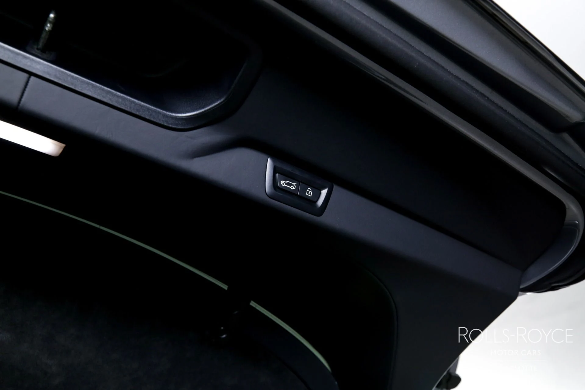 mph021_1331177618_Used_2023_Rolls_Royce_Cullinan_1749155618_be047065b9