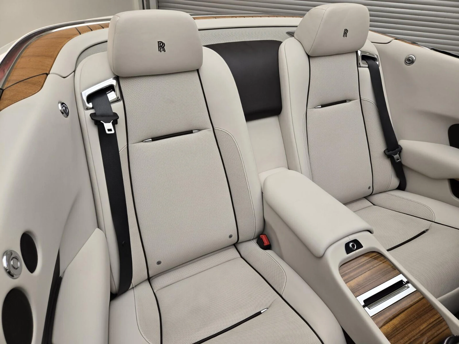 mph021_133184278_Used_2016_Rolls_Royce_Dawn_1753165564_11bd200d66