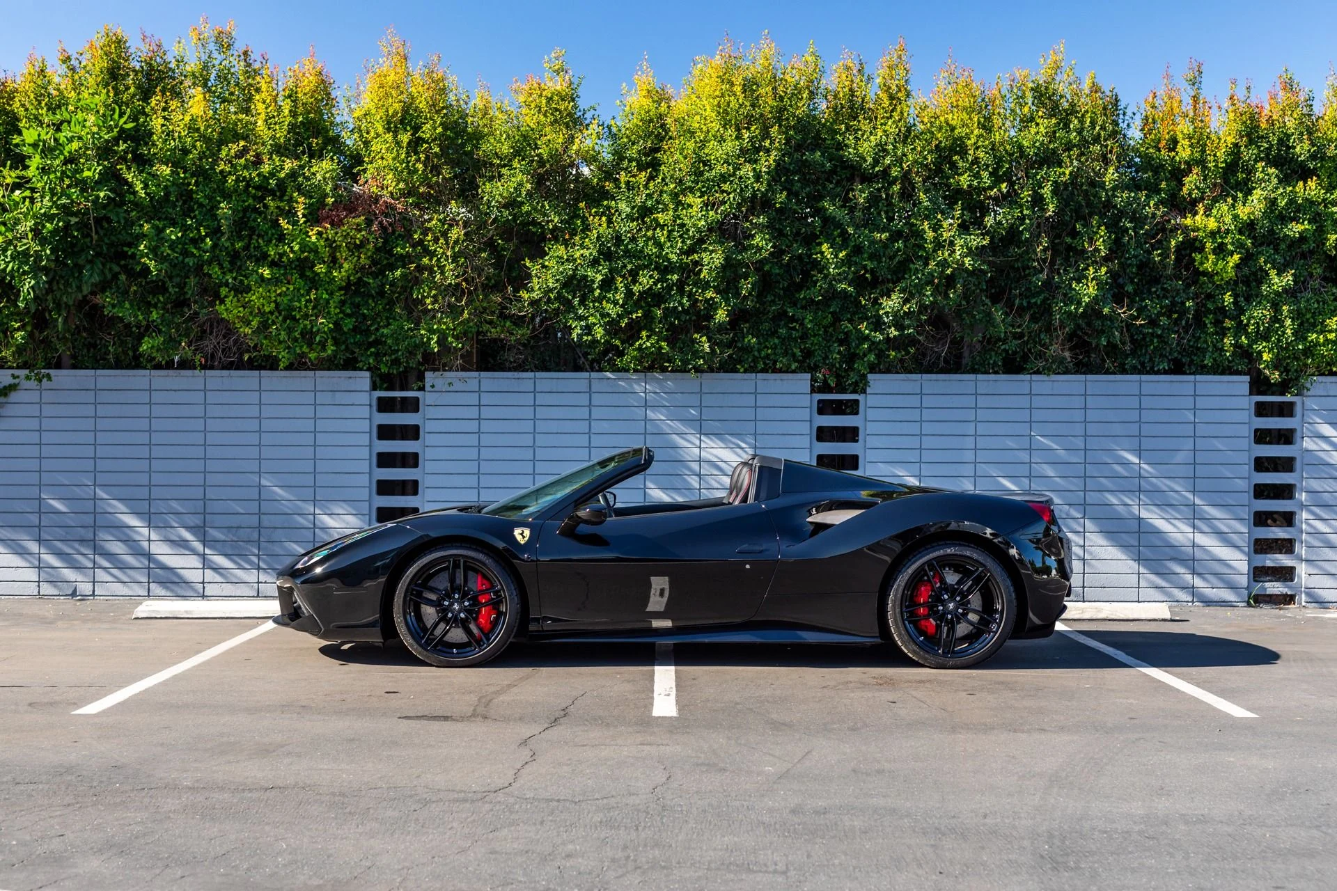 mph021_1341837804_Used_2018_Ferrari_488_Spider_1701972847_ded44eeb71