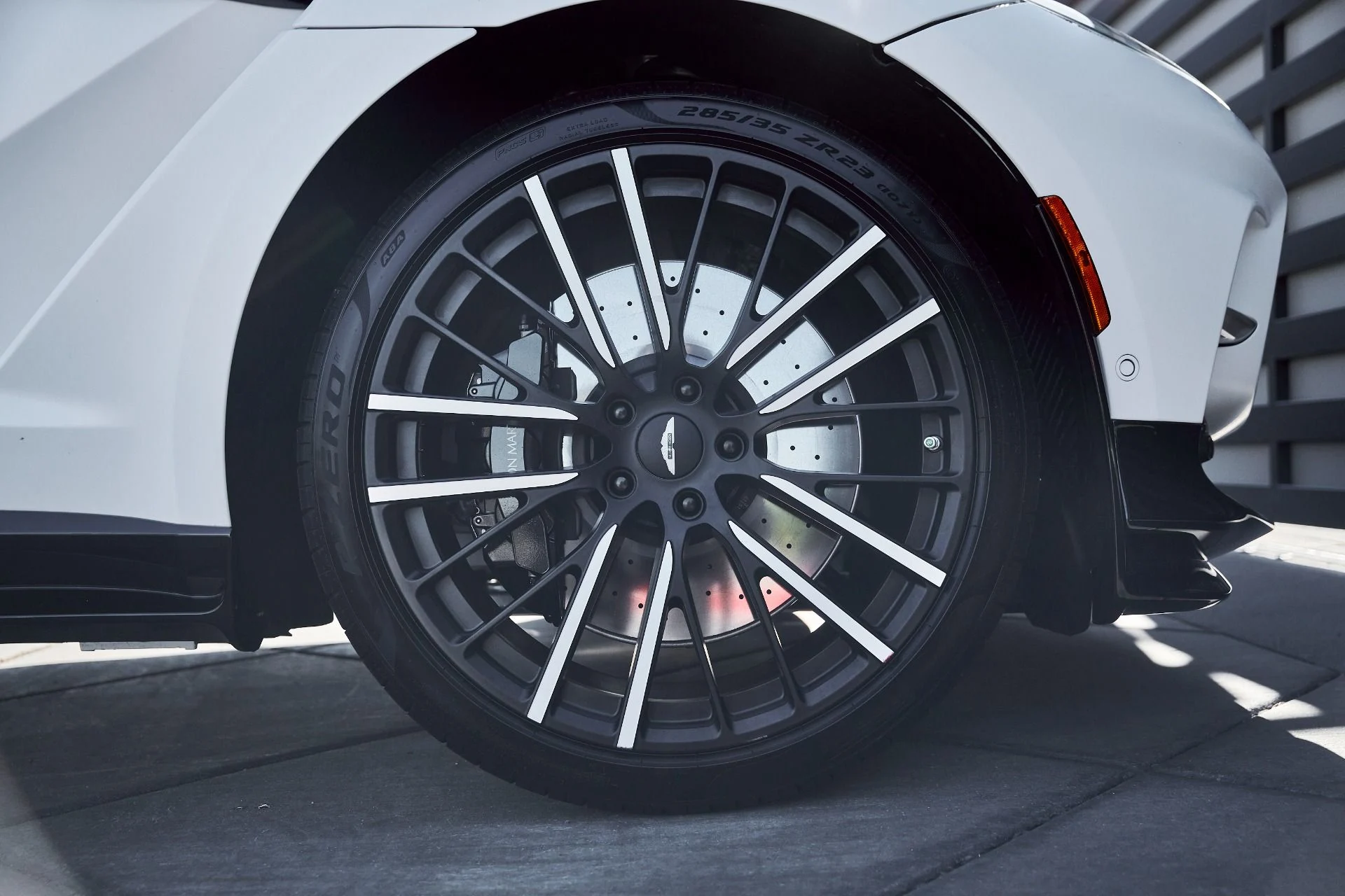 mph021_1345635698_Used_2025_Aston_Martin_DBX_707_1767063156_feb3aaaf6d