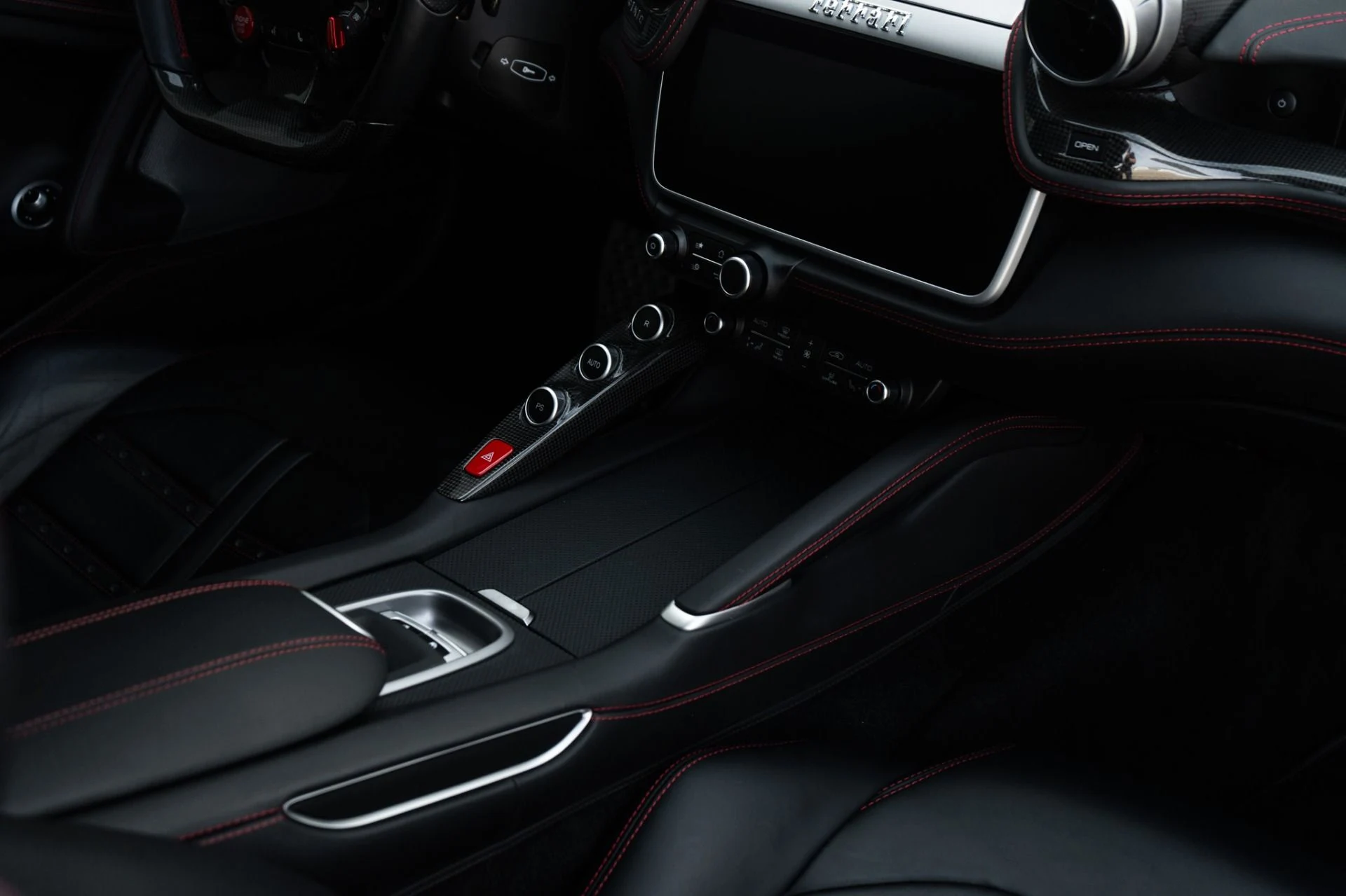 mph021_1348235804_Used_2018_Ferrari_GTC_4_Lusso_T_1771449324_25420a2c9a