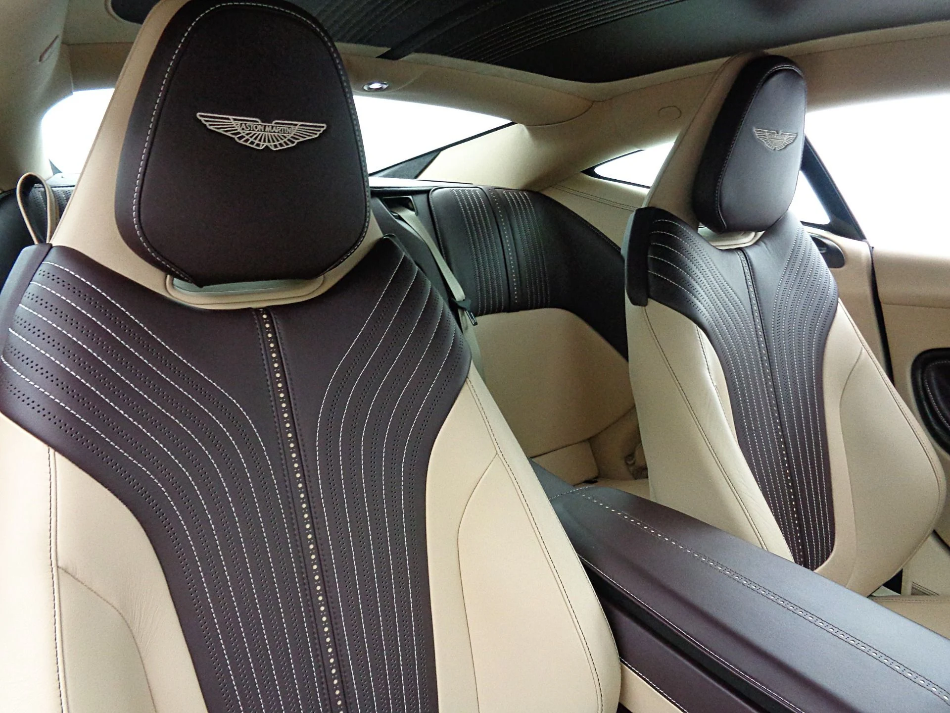 mph021_134885174_Used_2018_Aston_Martin_DB_11_V12_Coupe_2829924fa0