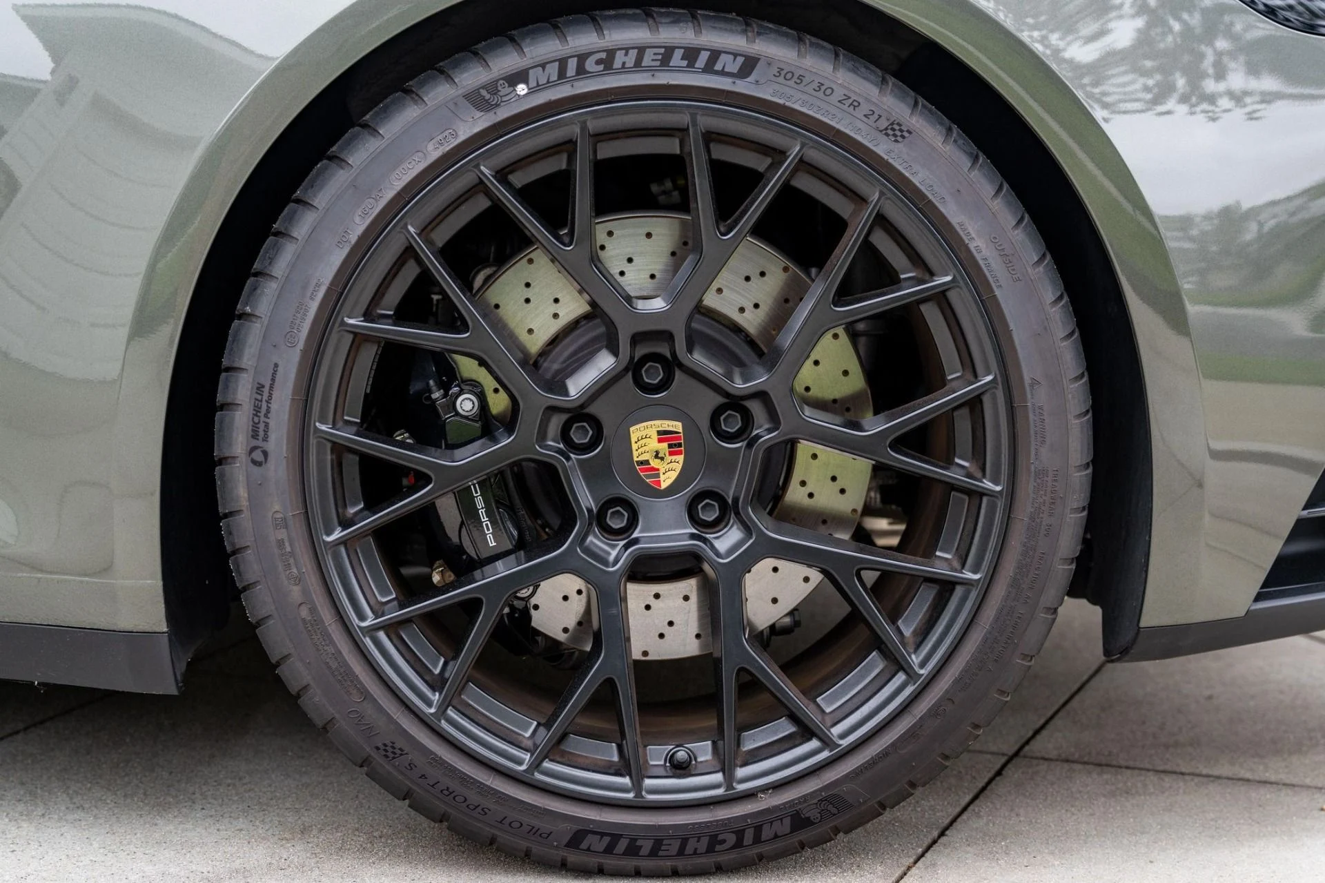 mph021_1390927452_Used_2024_Porsche_911_Targa_4_GTS_1782170019_77f4207696