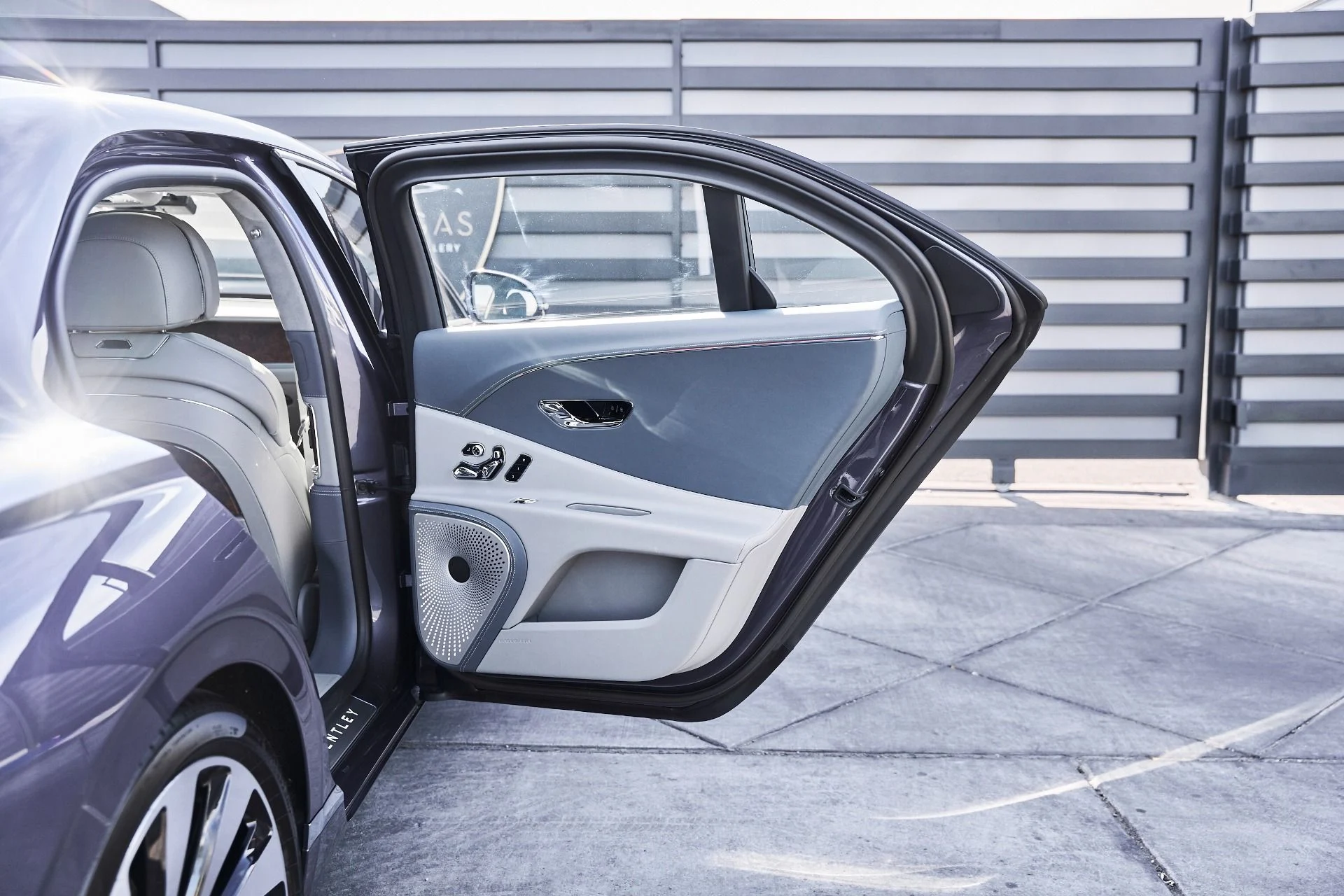 mph021_139557104_Used_2026_Bentley_Flying_Spur_V8_1775613268_9f18025834