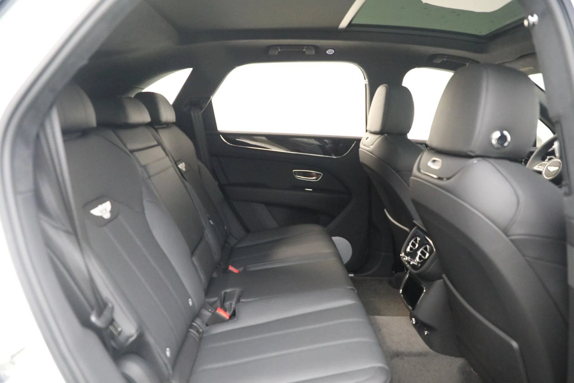 mph021_1404255686_New_2025_Bentley_Bentayga_V8_d7372ff883