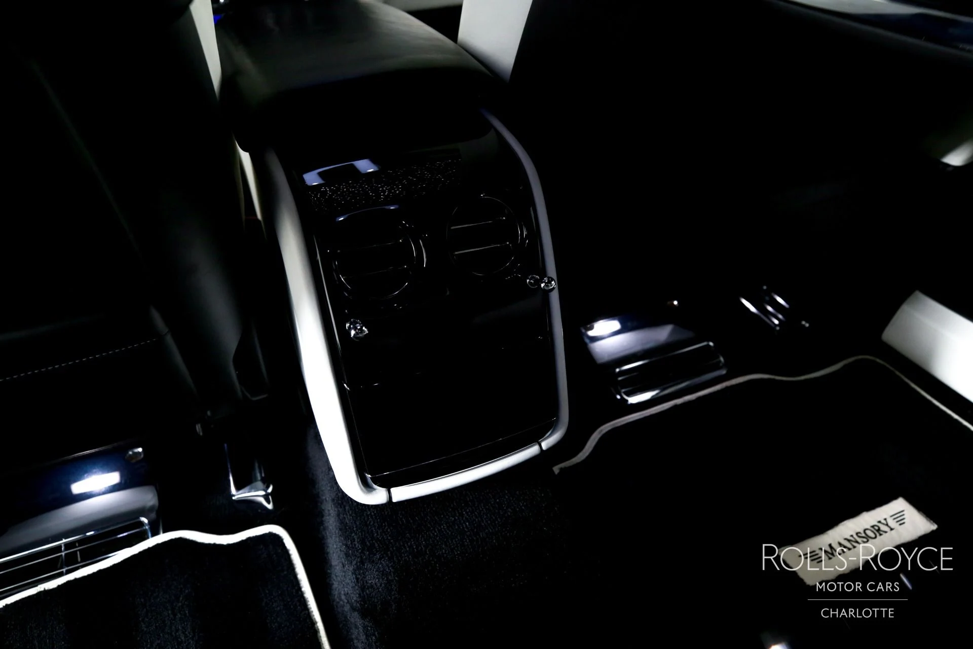 mph021_1428773629_Used_2018_Rolls_Royce_Phantom_1776373846_0e5b43c34c