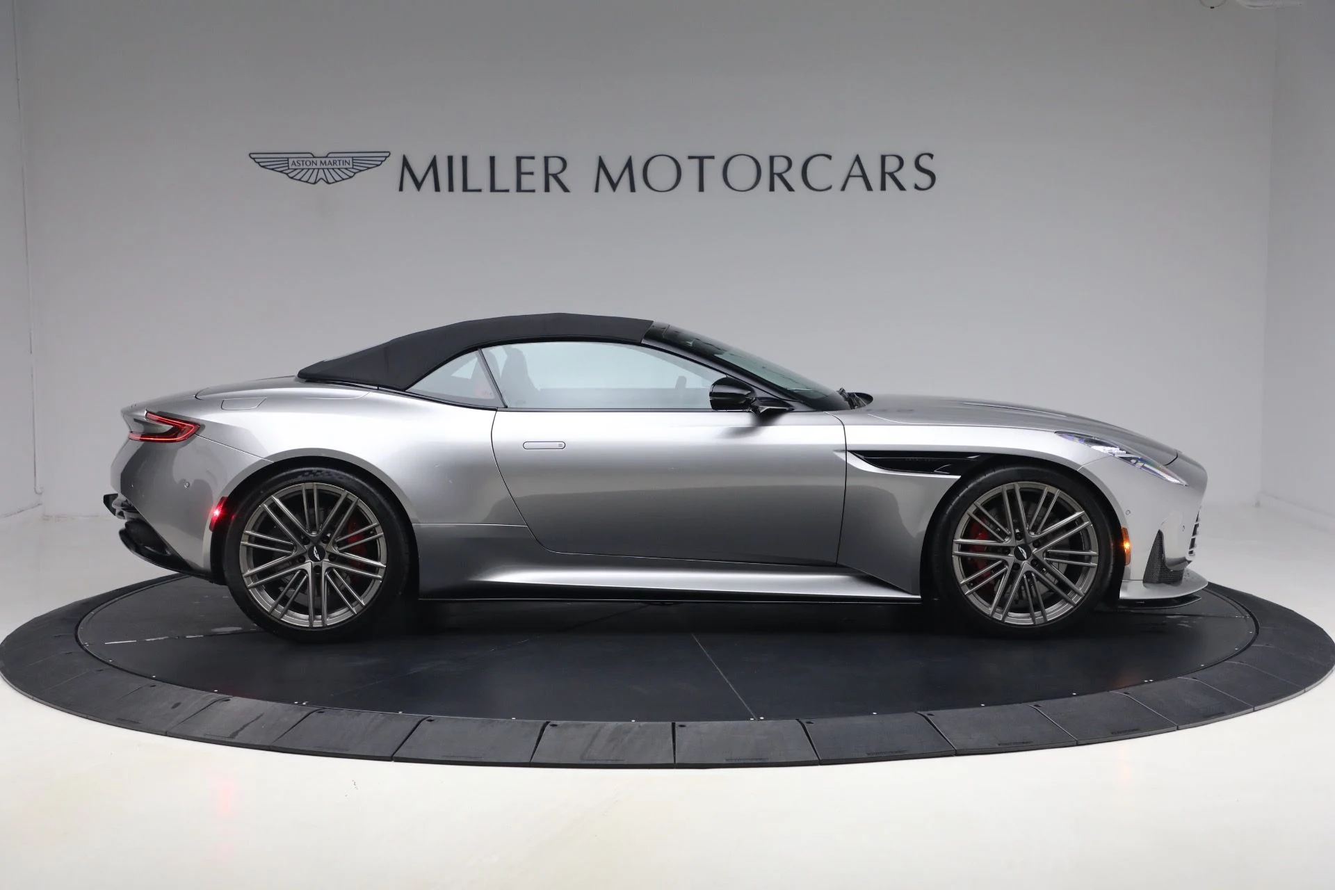 mph021_1430642031_Used_2024_Aston_Martin_DB_12_Volante_1789831142_c64c371a44