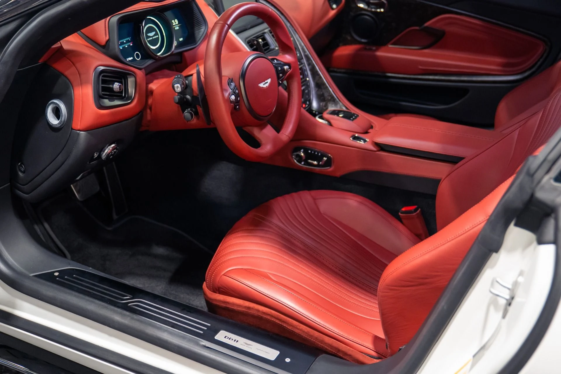 mph021_1438385009_Used_2018_Aston_Martin_DB_11_V12_1788901645_693bcfa0d2