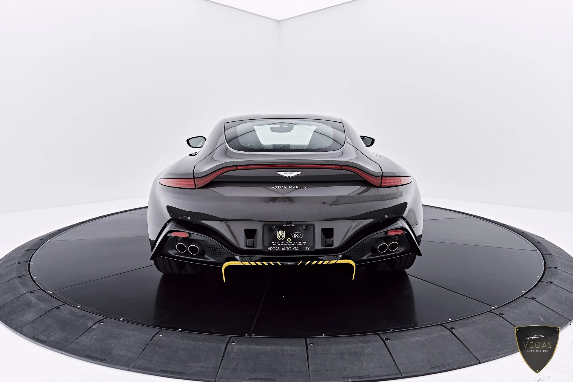 mph021_143920955_Used_2021_Aston_Martin_Vantage_Base_1785210169_89d7e7c709