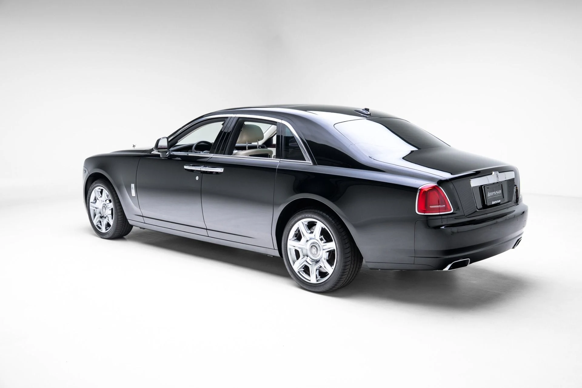 mph021_1451503542_Used_2012_Rolls_Royce_Ghost_1774974824_6c56ee090a