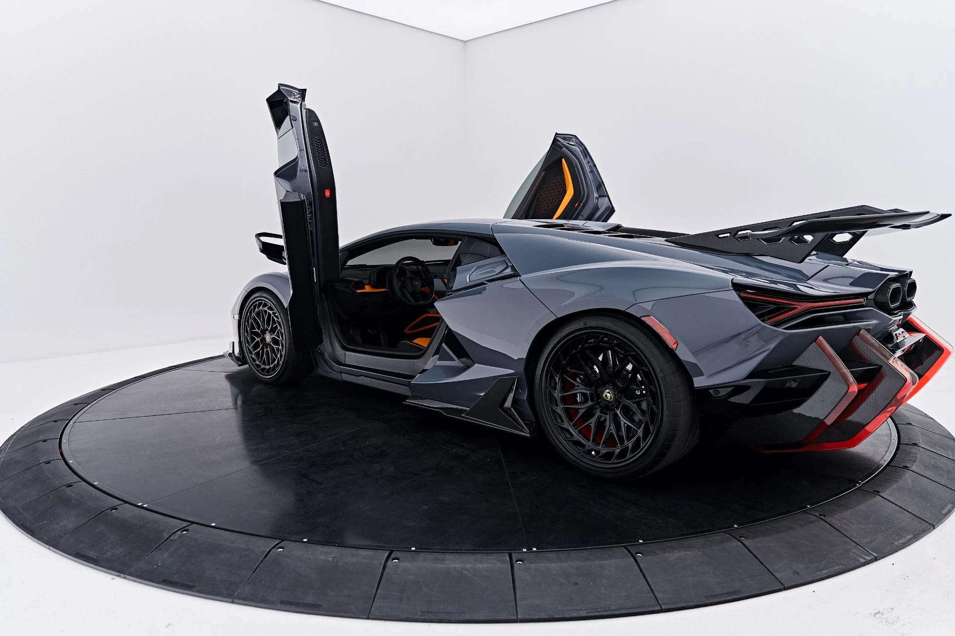 mph021_1451881113_Used_2024_Lamborghini_Revuelto_Base_1789623388_ead20daff5