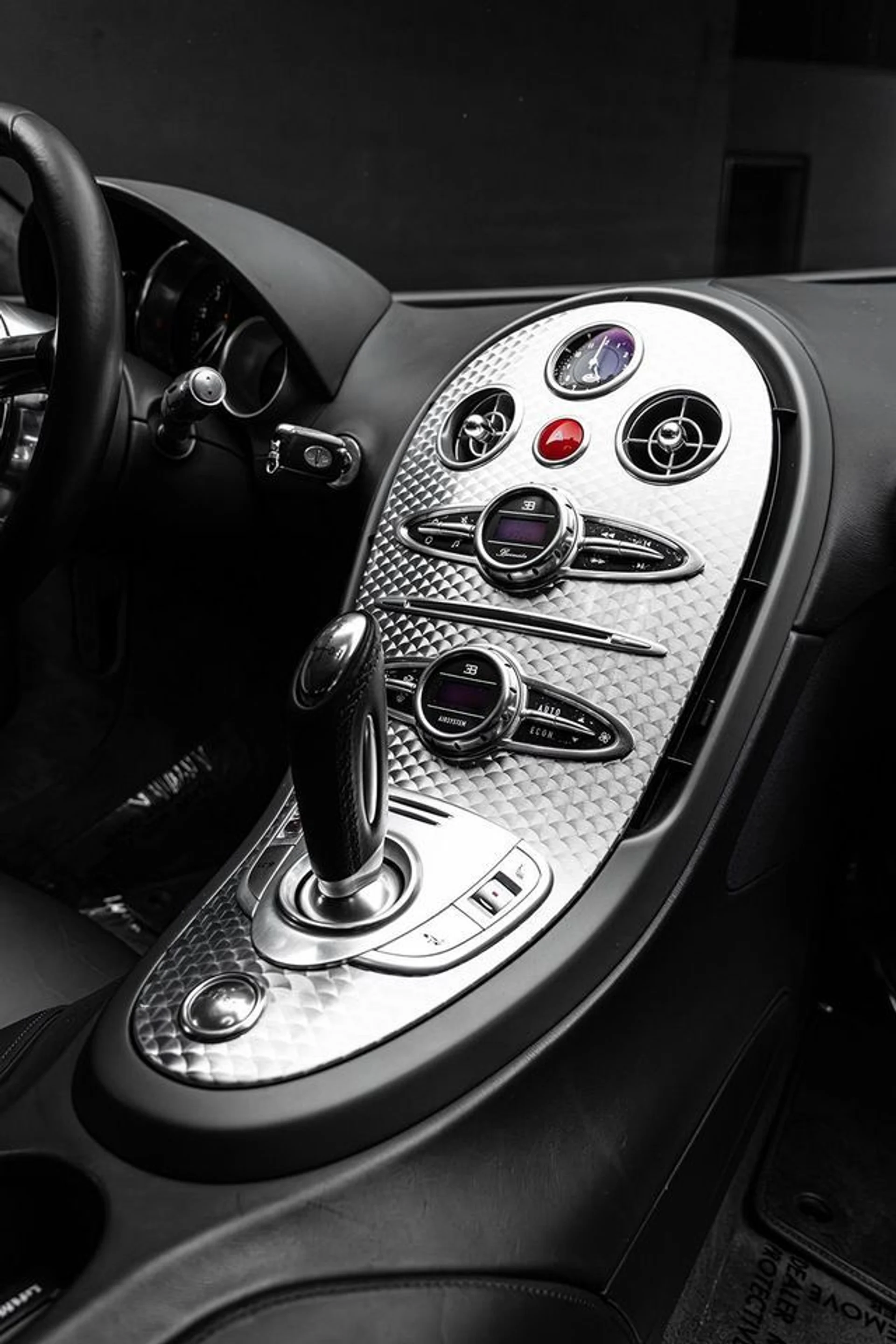 mph021_1462995825_used_2008_bugatti_veyron_9689_23069704_26_640_104de0c80e