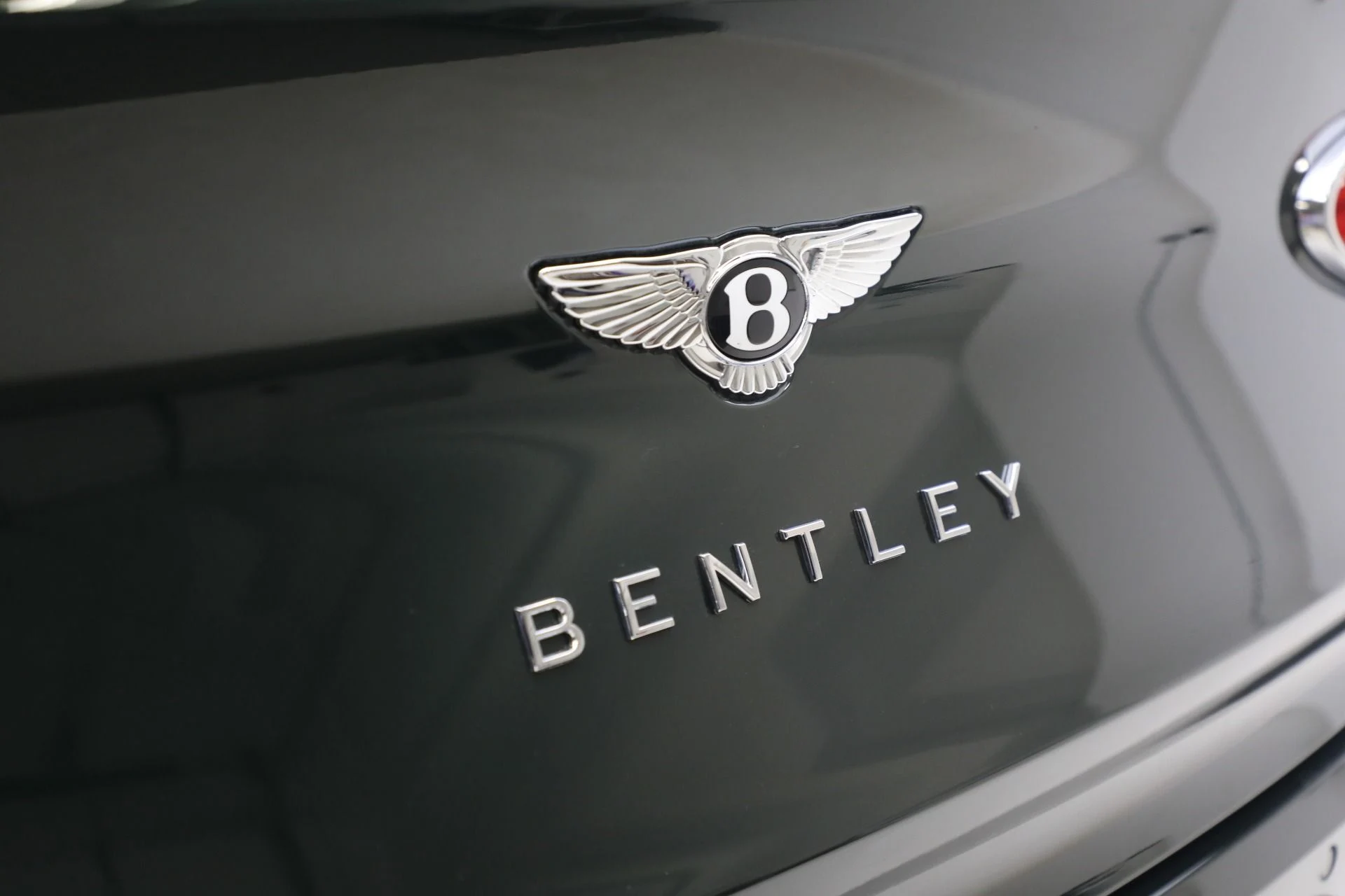 mph021_1466803187_New_2023_Bentley_Bentayga_V8_a429511174