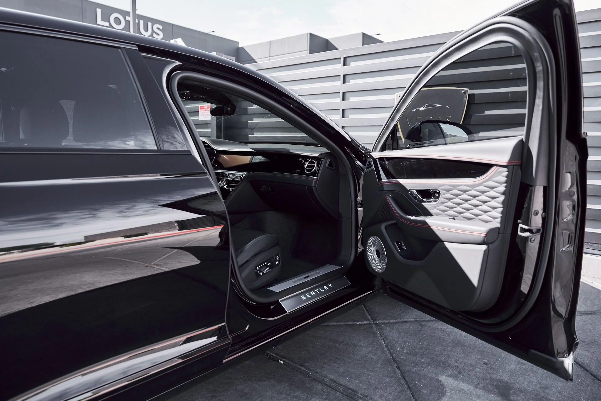 mph021_1472789248_Used_2023_Bentley_Flying_Spur_S_1770950651_aaa012c8a1