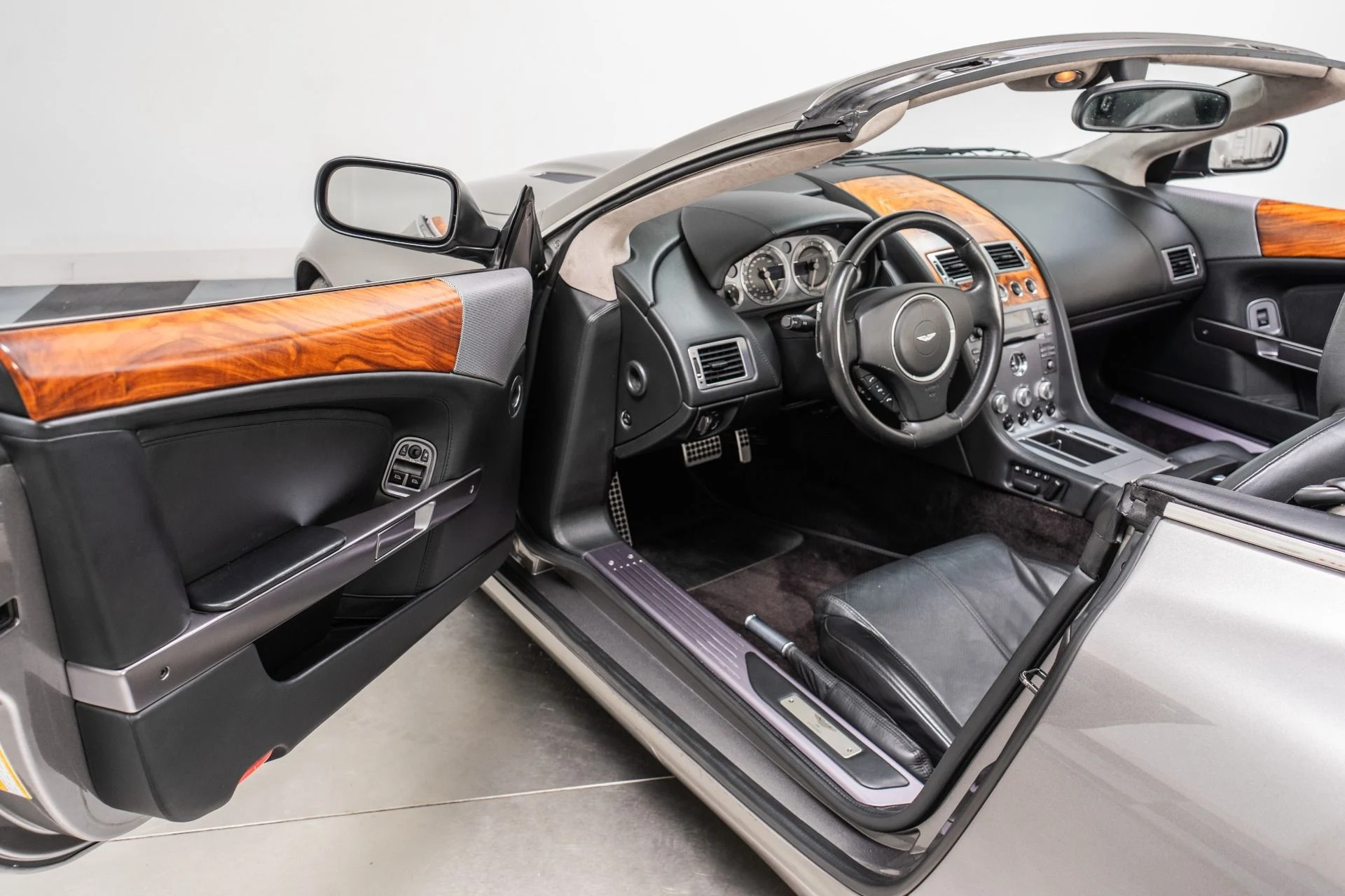 mph021_147322114_Used_2008_Aston_Martin_DB_9_Volante_1787088651_3c58a1a545