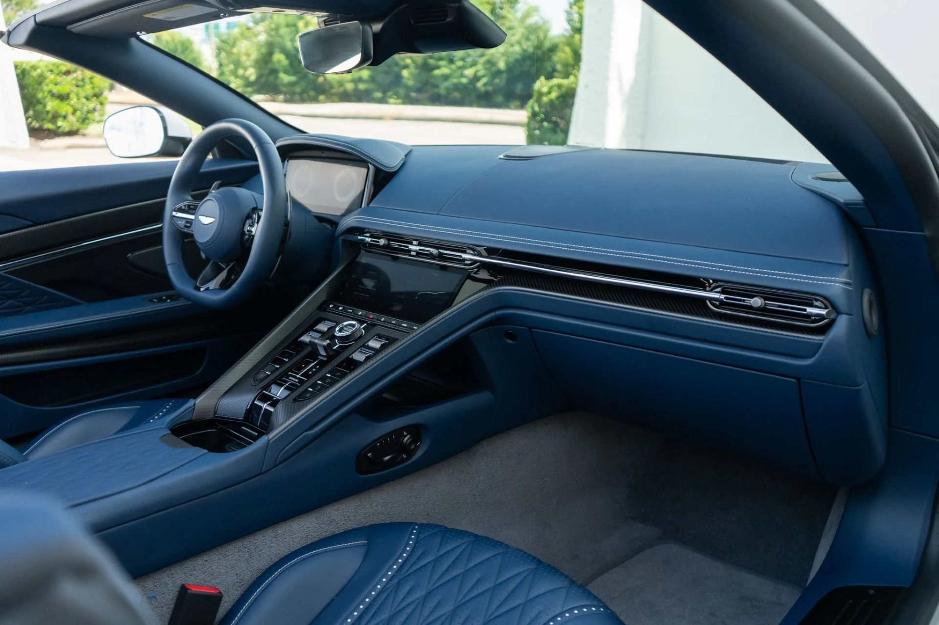 mph021_1480447951_Used_2025_Aston_Martin_DB_12_Volante_1785884214_589a1b51b7