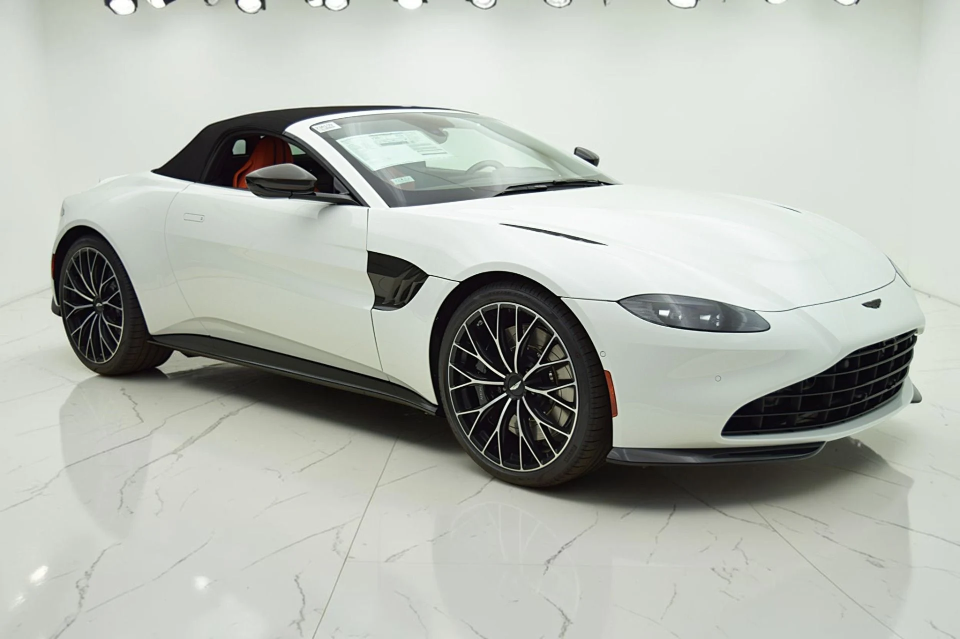 mph021_1480857262_Used_2023_Aston_Martin_Vantage_Roadster_58270f96c3