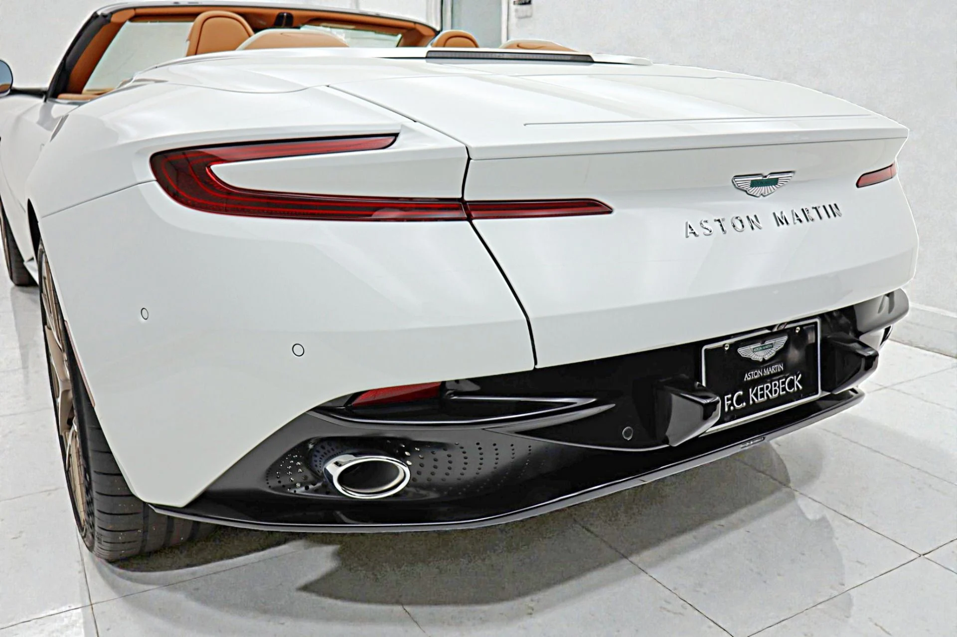 mph021_1483794415_New_2026_Aston_Martin_DB_12_Volante_24cc308ce4