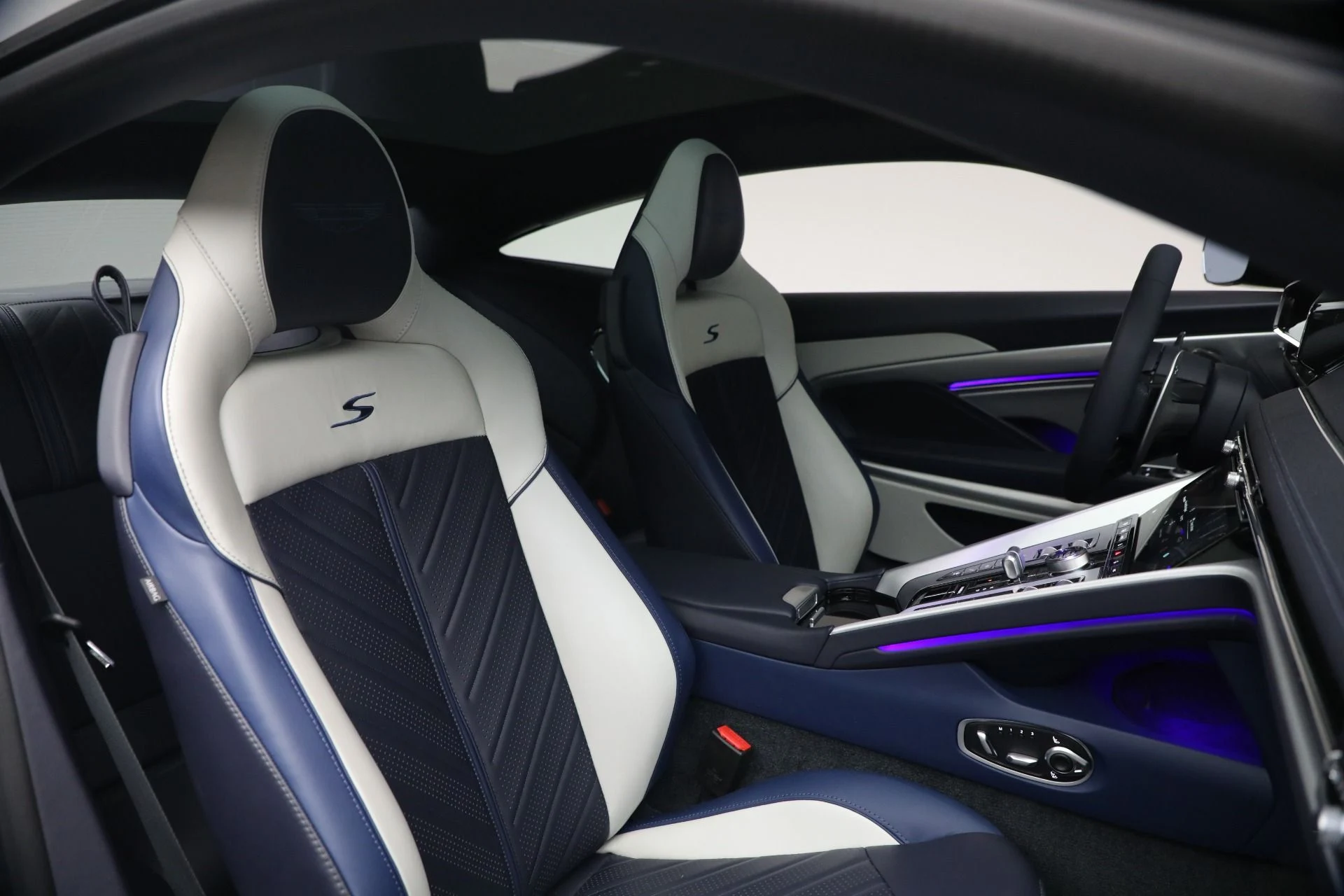 mph021_1487178297_New_2026_Aston_Martin_DB_12_S_1780512409_6e73672fa0
