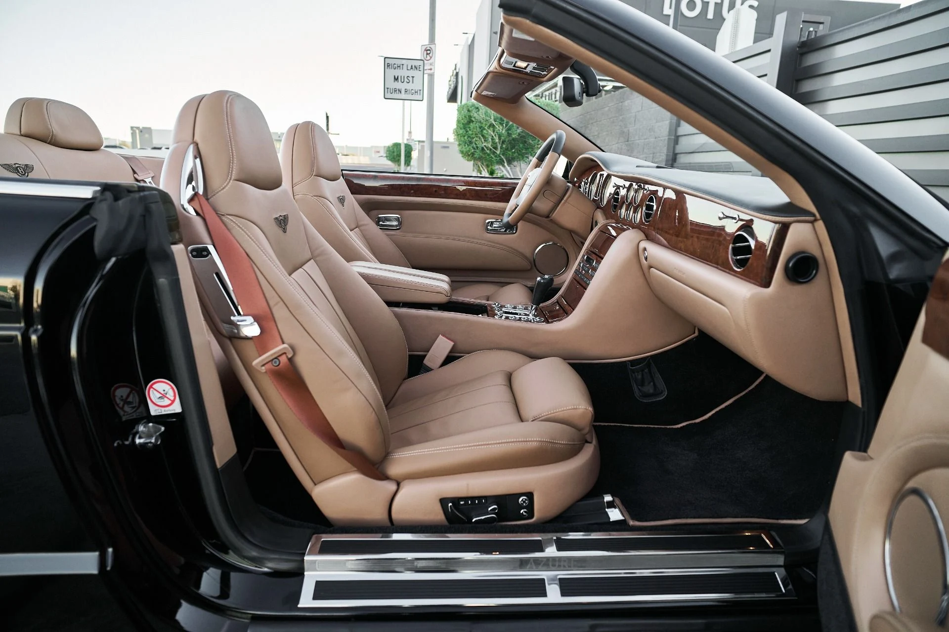 mph021_149121499_Used_2009_Bentley_Azure_Base_1765906138_a4944c3b05