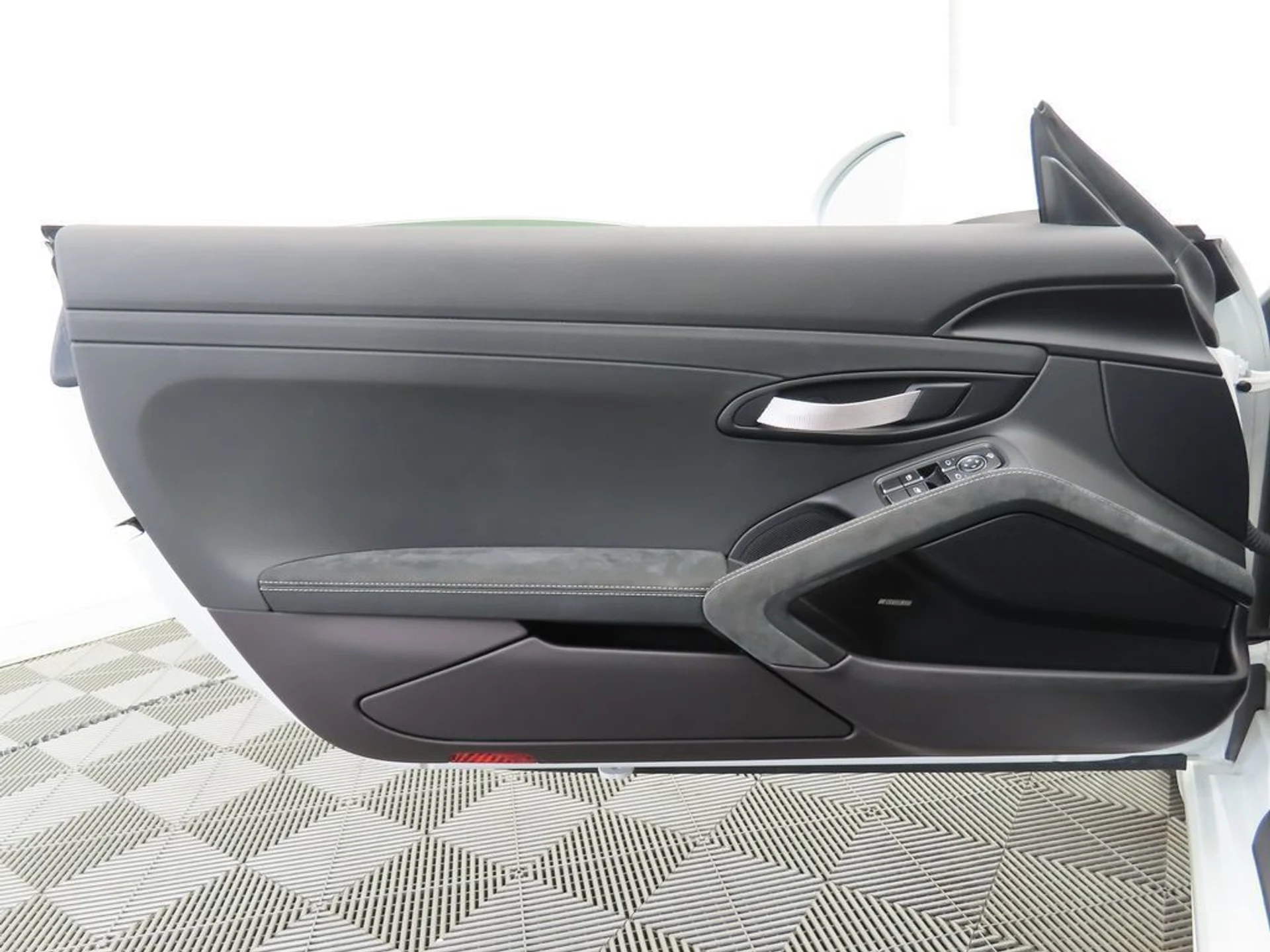 mph021_1494881876_used_2020_porsche_718_cayman_gt4coupe_8119_22982883_22_1024_0aa7921449