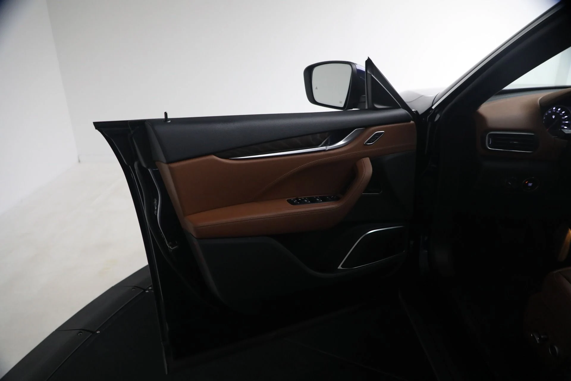 mph021_1498556307_Used_2023_Maserati_Levante_Modena_1774705111_ba49be4764