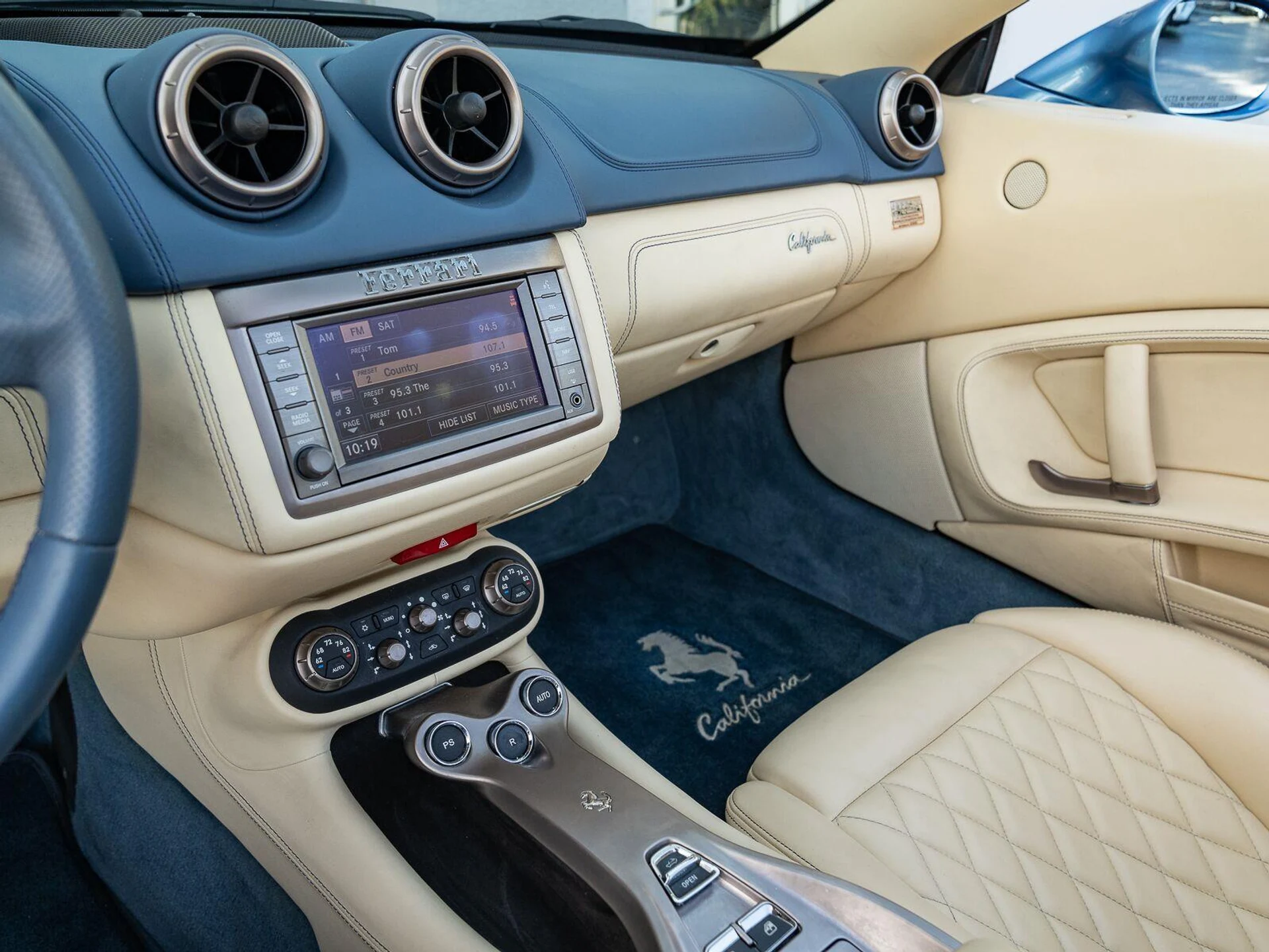 mph021_1504185127_Used_2010_Ferrari_California_1793131310_8f8bf4e394