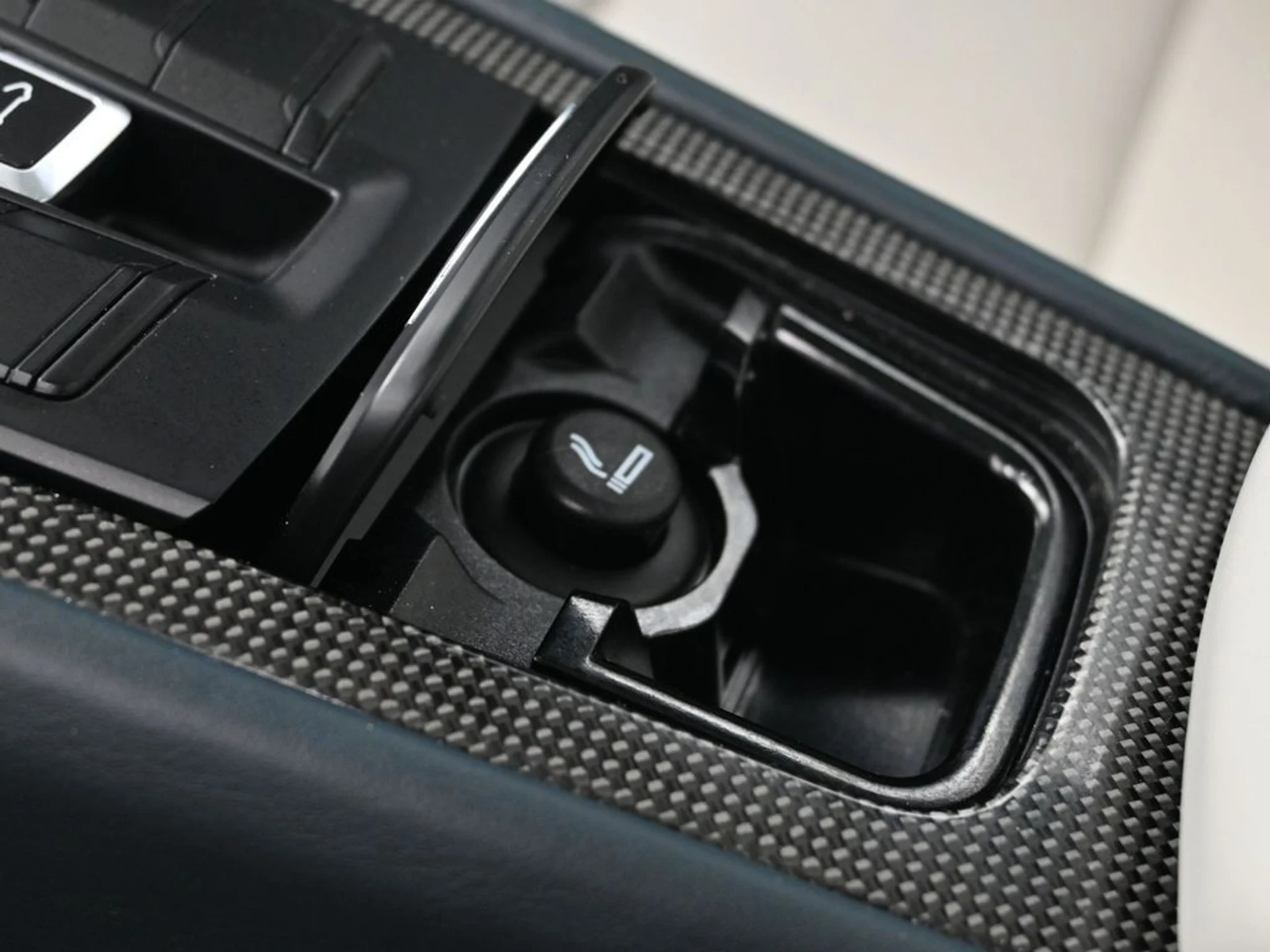 mph021_1507056057_eea9d5bbfa4eca2113a4139ca000a508x_c56123e4d8