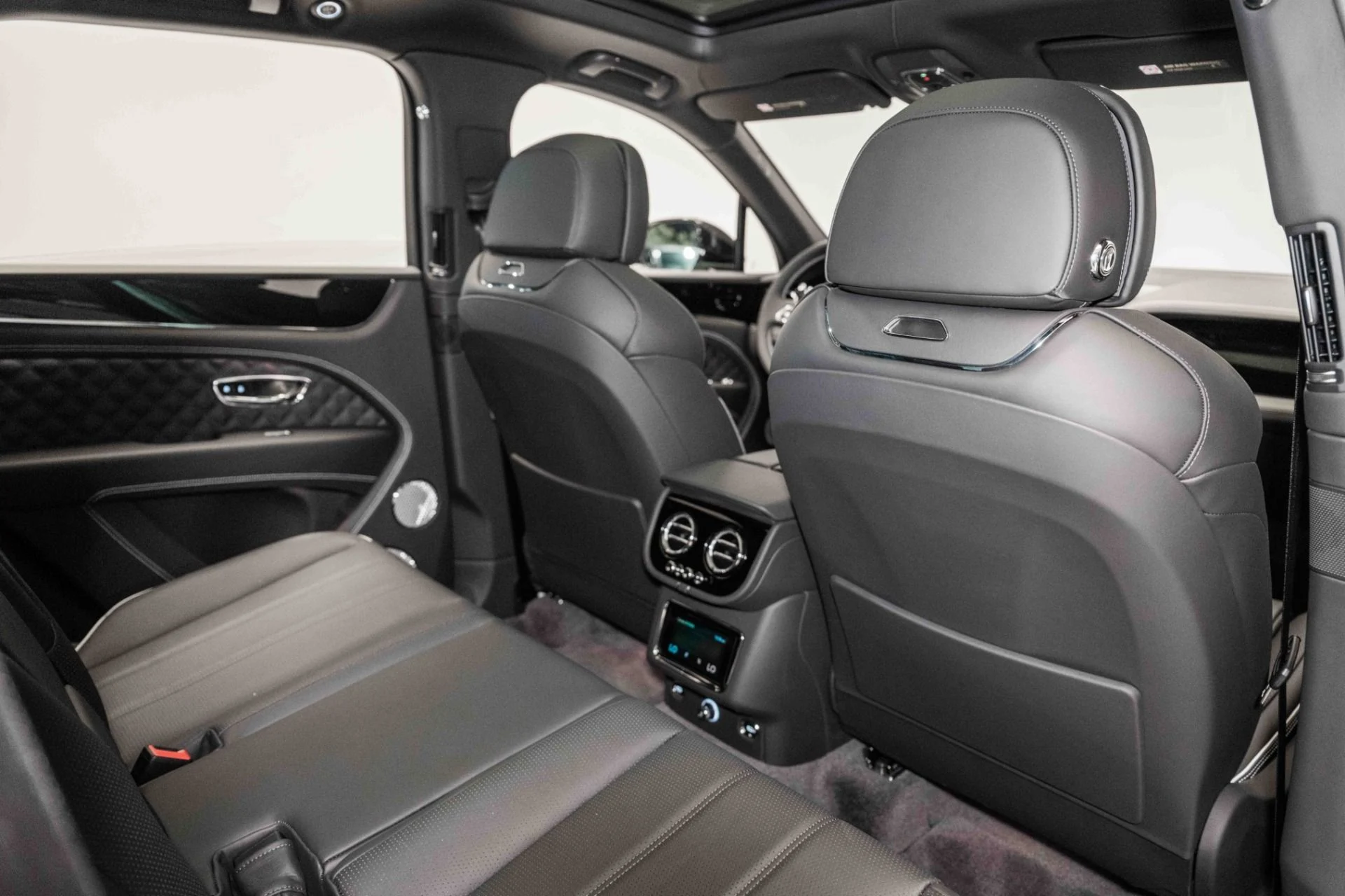 mph021_1512592163_Used_2024_Bentley_Bentayga_S_1793120198_26a212a107