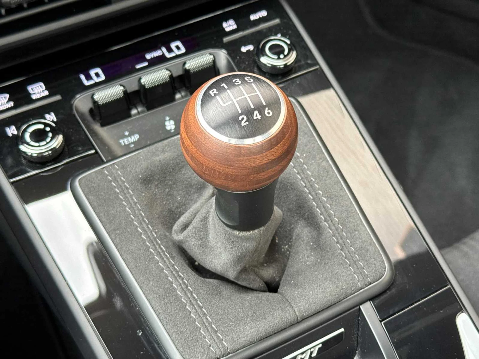 mph021_152092311_5fae6aecc2a020367ac92a4c6eaa7fe8x_2912d3e239