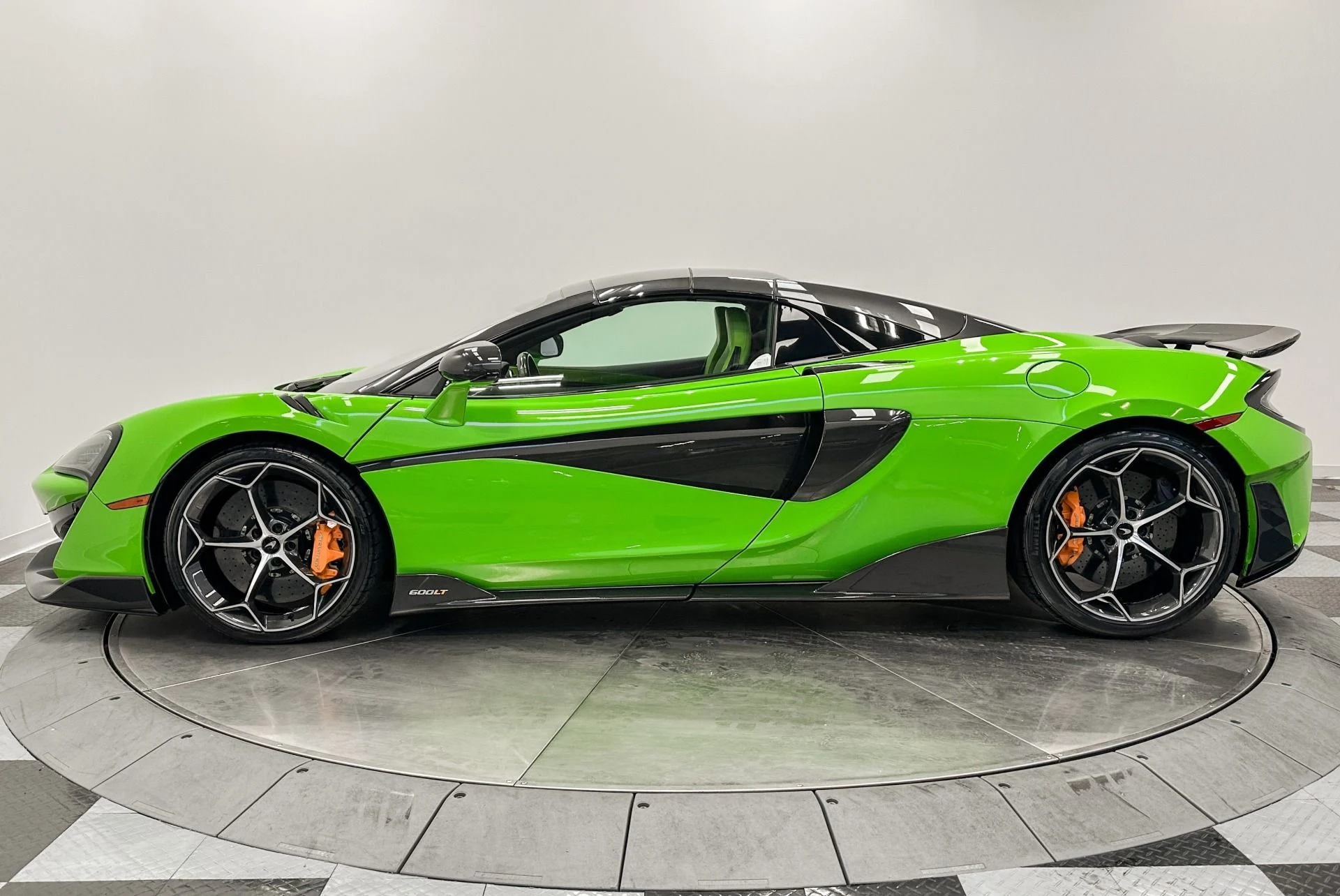 mph021_1525459738_Used_2020_Mc_Laren_600_LT_Spider_Massive_Carbon_Fiber_Upgrades_MSO_Paint_1771611359_b8cd411b2d