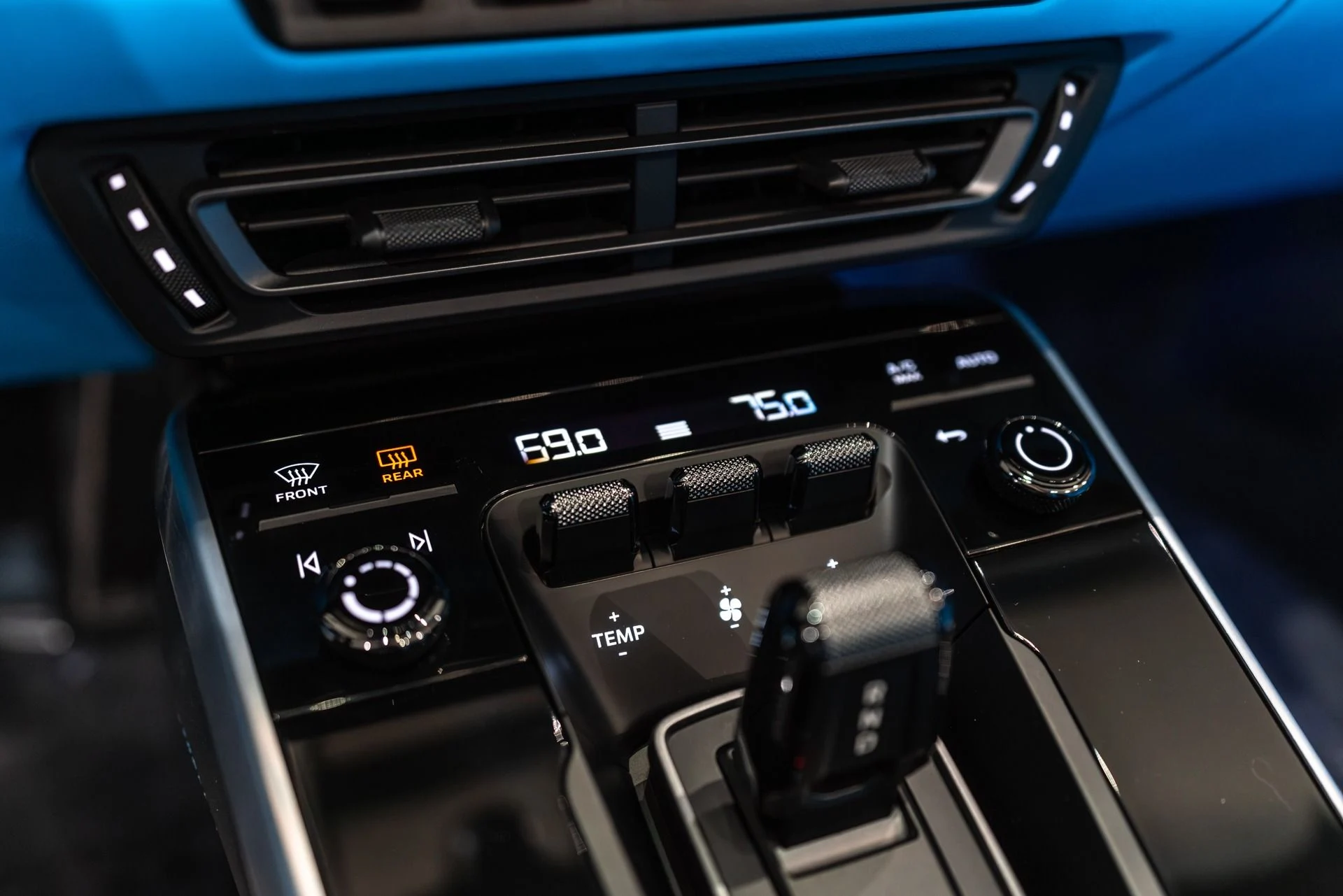 mph021_1544226061_11198_p22_l_0496d9e485