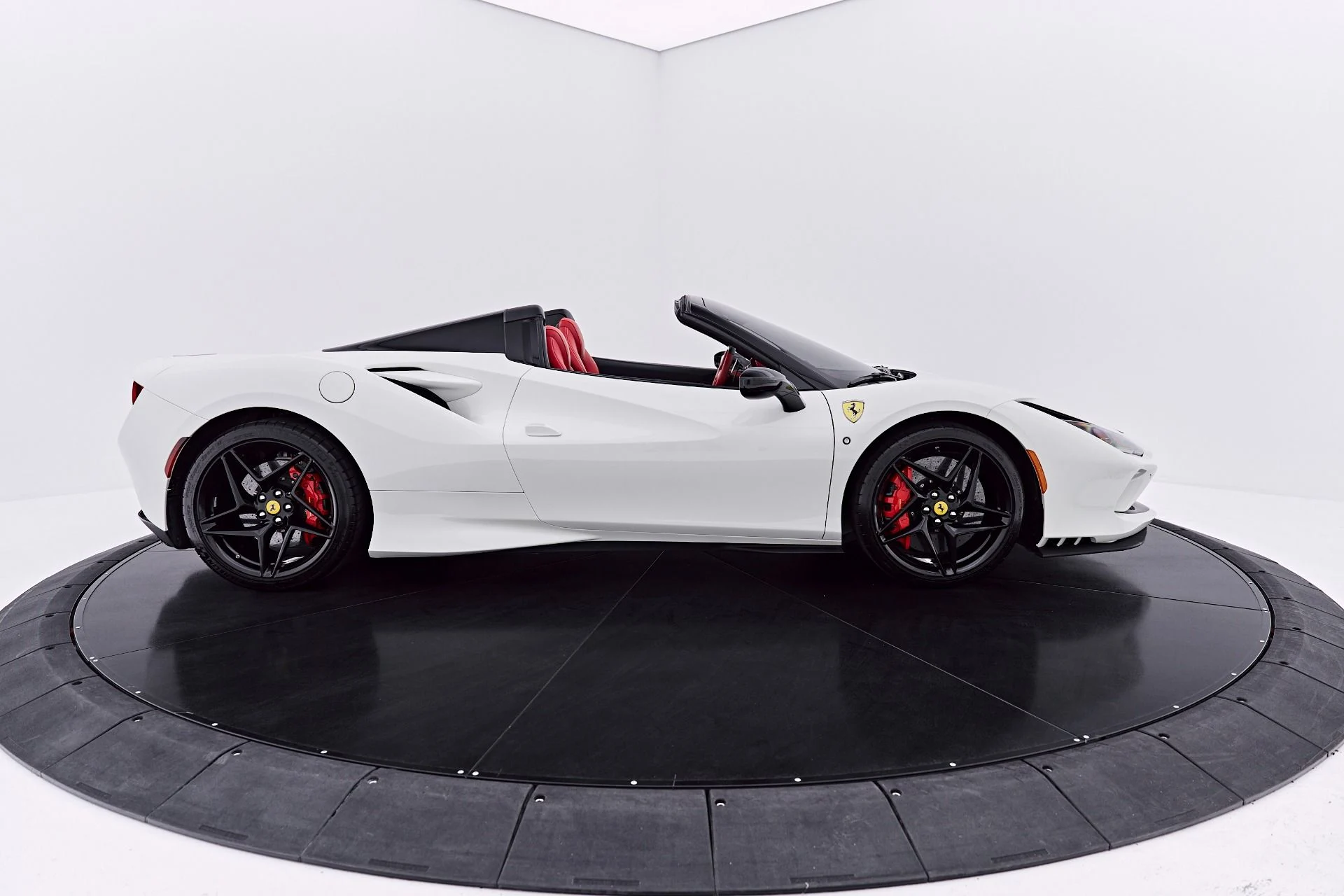 mph021_1549928977_Used_2022_Ferrari_F8_Spider_Base_1784162252_2f76d6a709