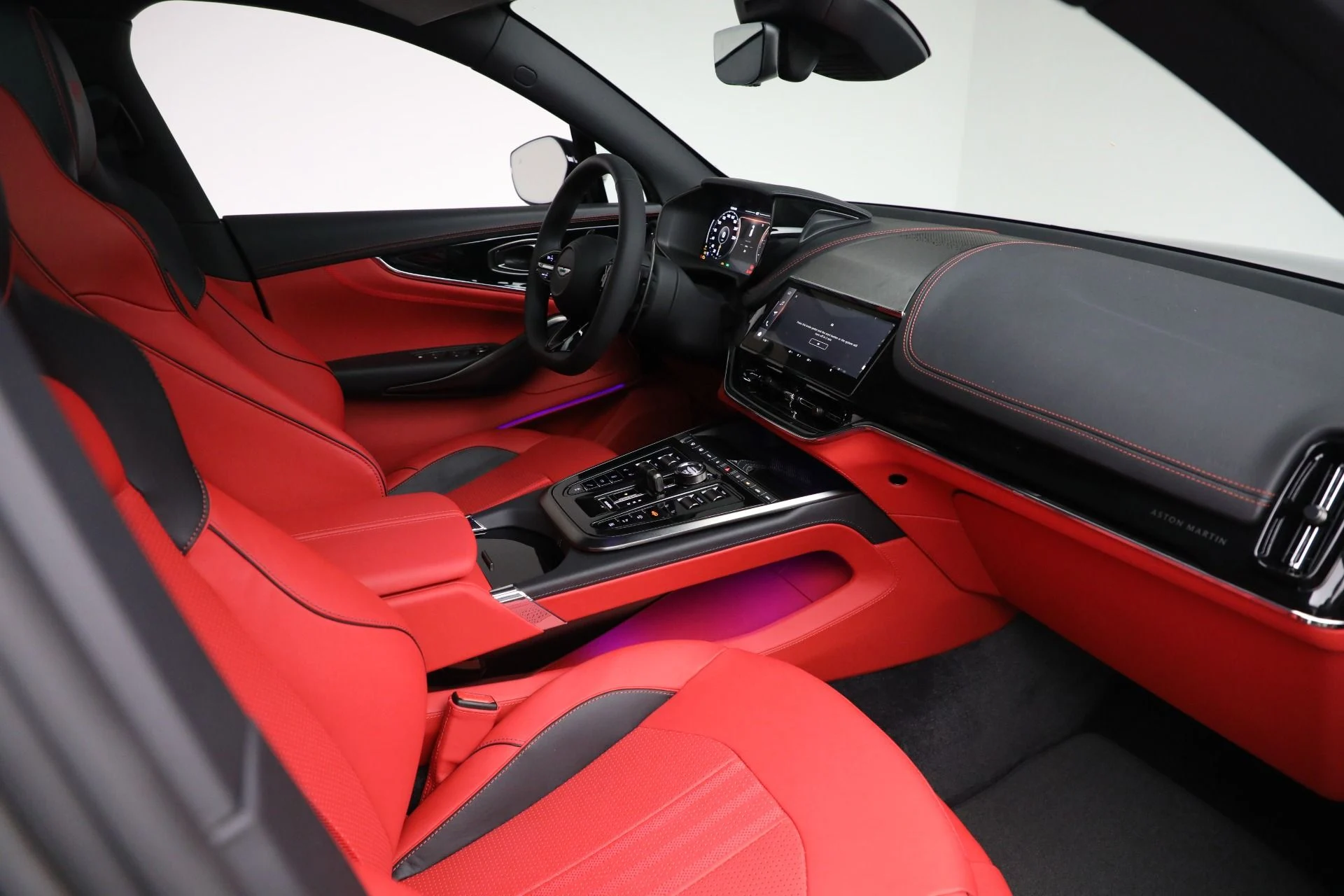 mph021_155780181_New_2025_Aston_Martin_DBX_707_f1b5e064b6