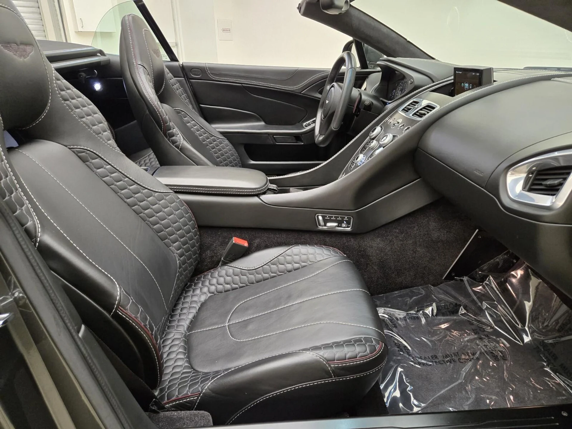 mph021_1561697985_Used_2015_Aston_Martin_Vanquish_Volante_1756882945_6951a4dcc9