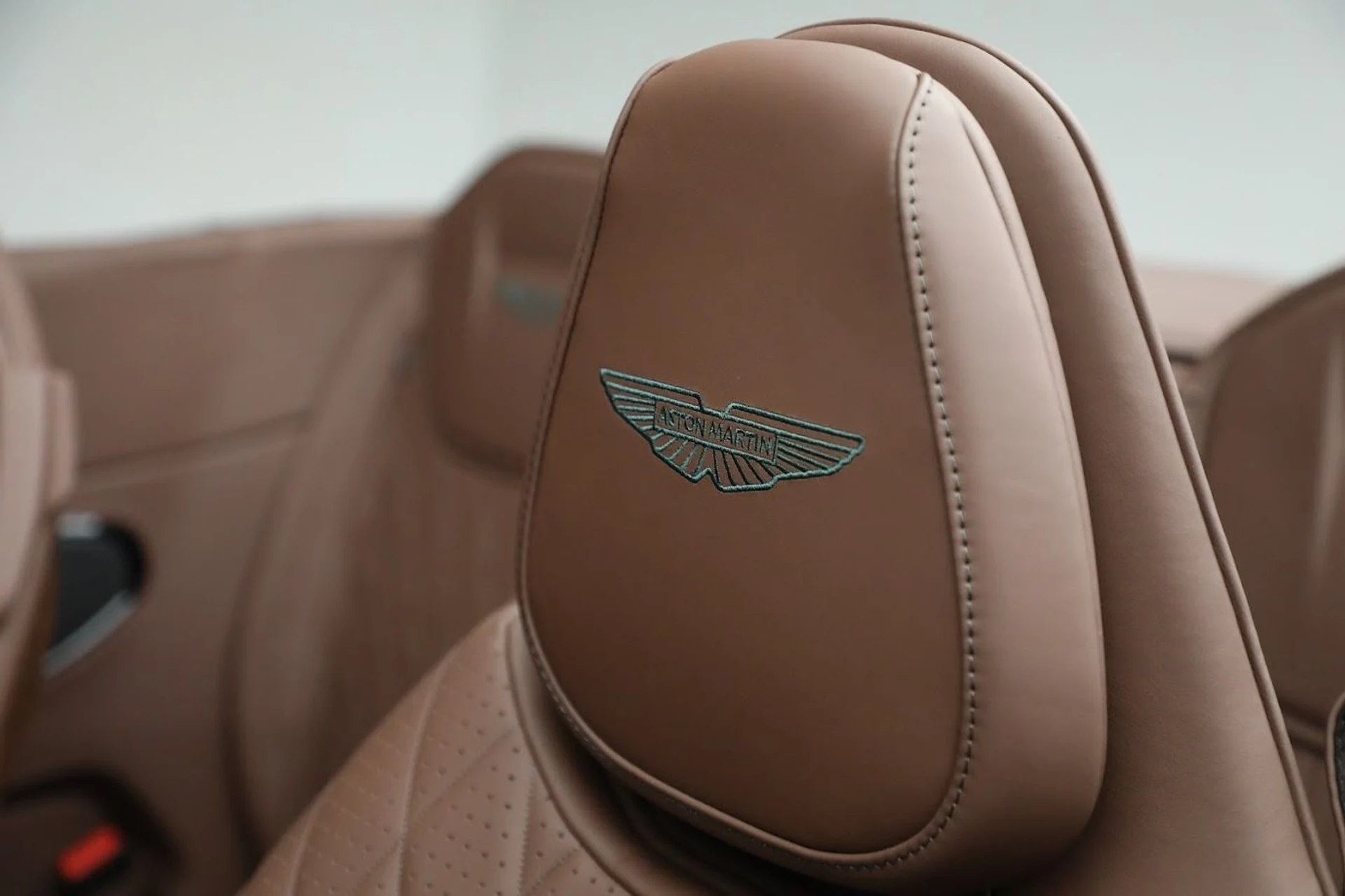 mph021_1564994217_Used_2024_Aston_Martin_DB_12_Volante_b01815b6af