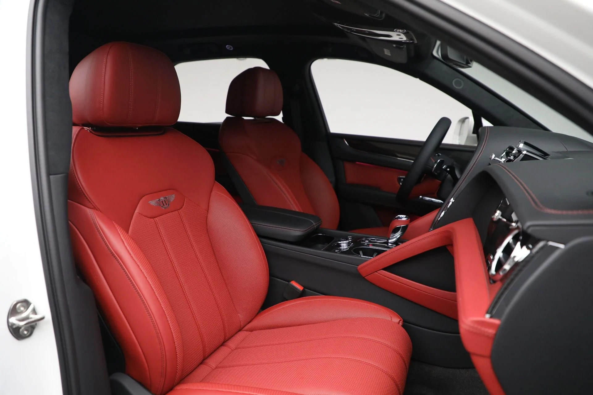 mph021_1572161441_New_2025_Bentley_Bentayga_V8_9fcf945f00