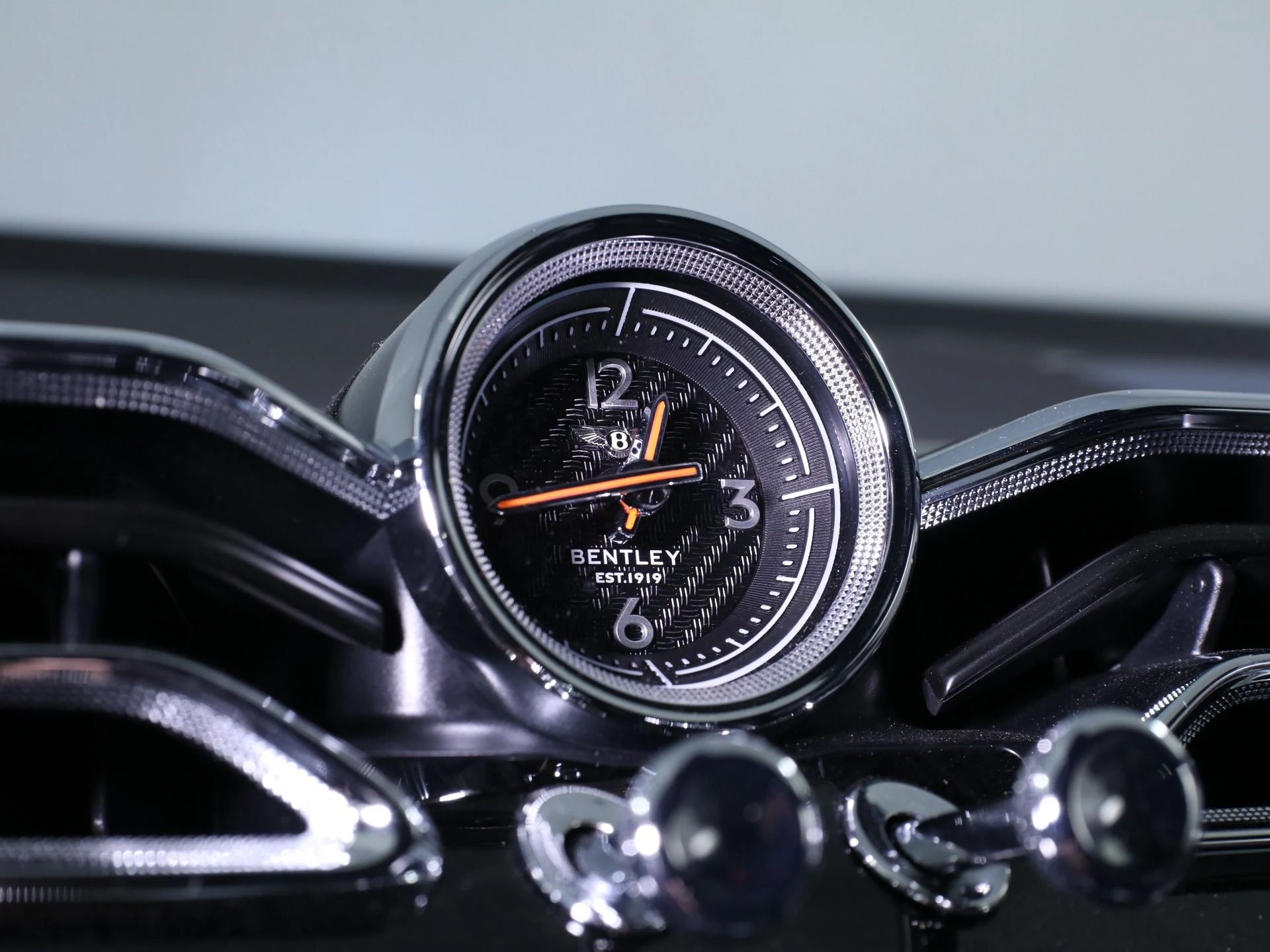 mph021_1574582897_Used_2024_Bentley_Bentayga_EWB_1757480370_b4229696b4