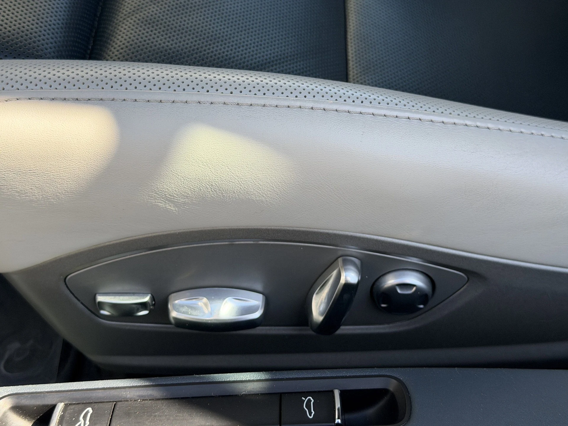 mph021_1575747568_bae18d5e76cc51d2246743665ba27908x_ff485b6506