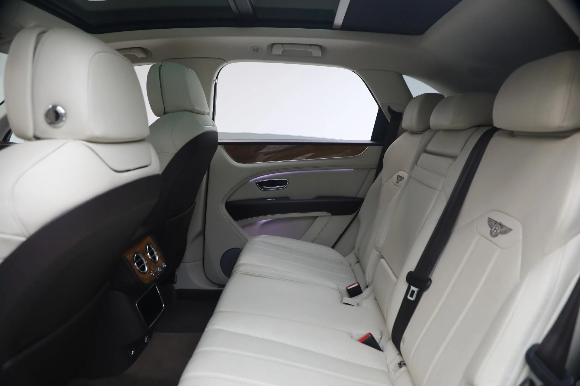 mph021_1578286834_Used_2021_Bentley_Bentayga_V8_1780783523_66798af6b0