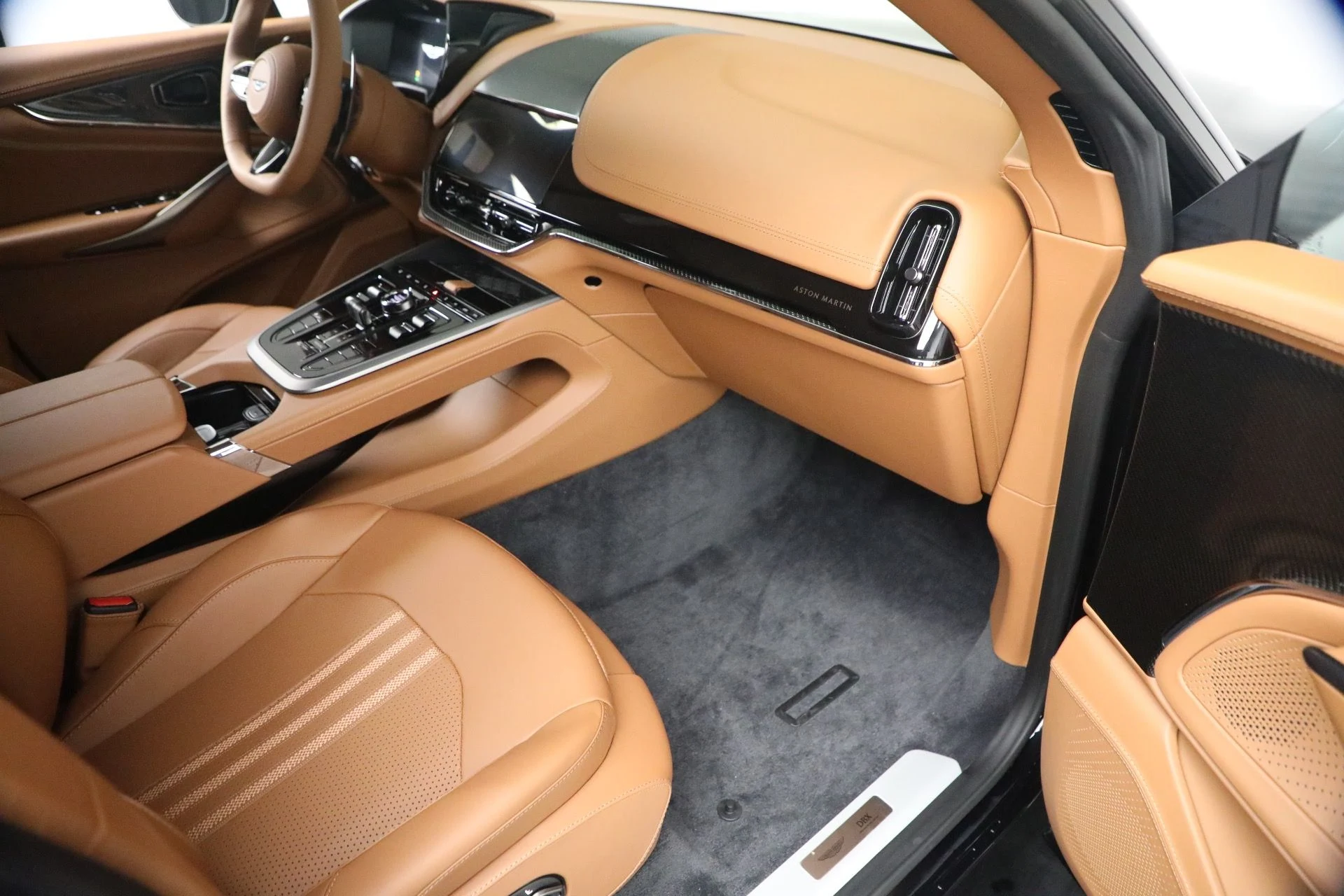 mph021_1580180725_New_2026_Aston_Martin_DBX_707_1767991932_7577fc3eb4