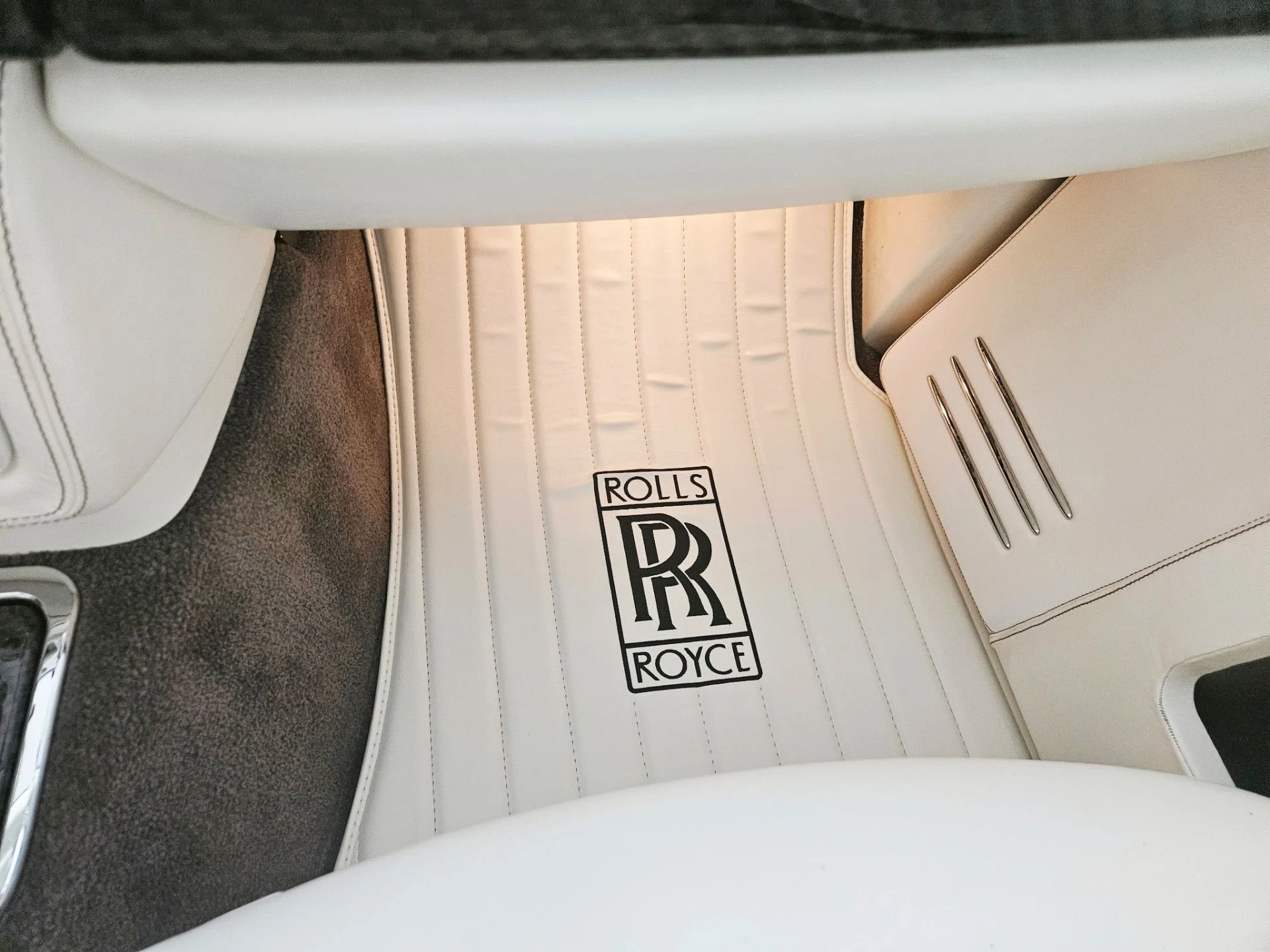 mph021_1591648711_Used_2007_Rolls_Royce_Phantom_1782166854_f24f44afb8
