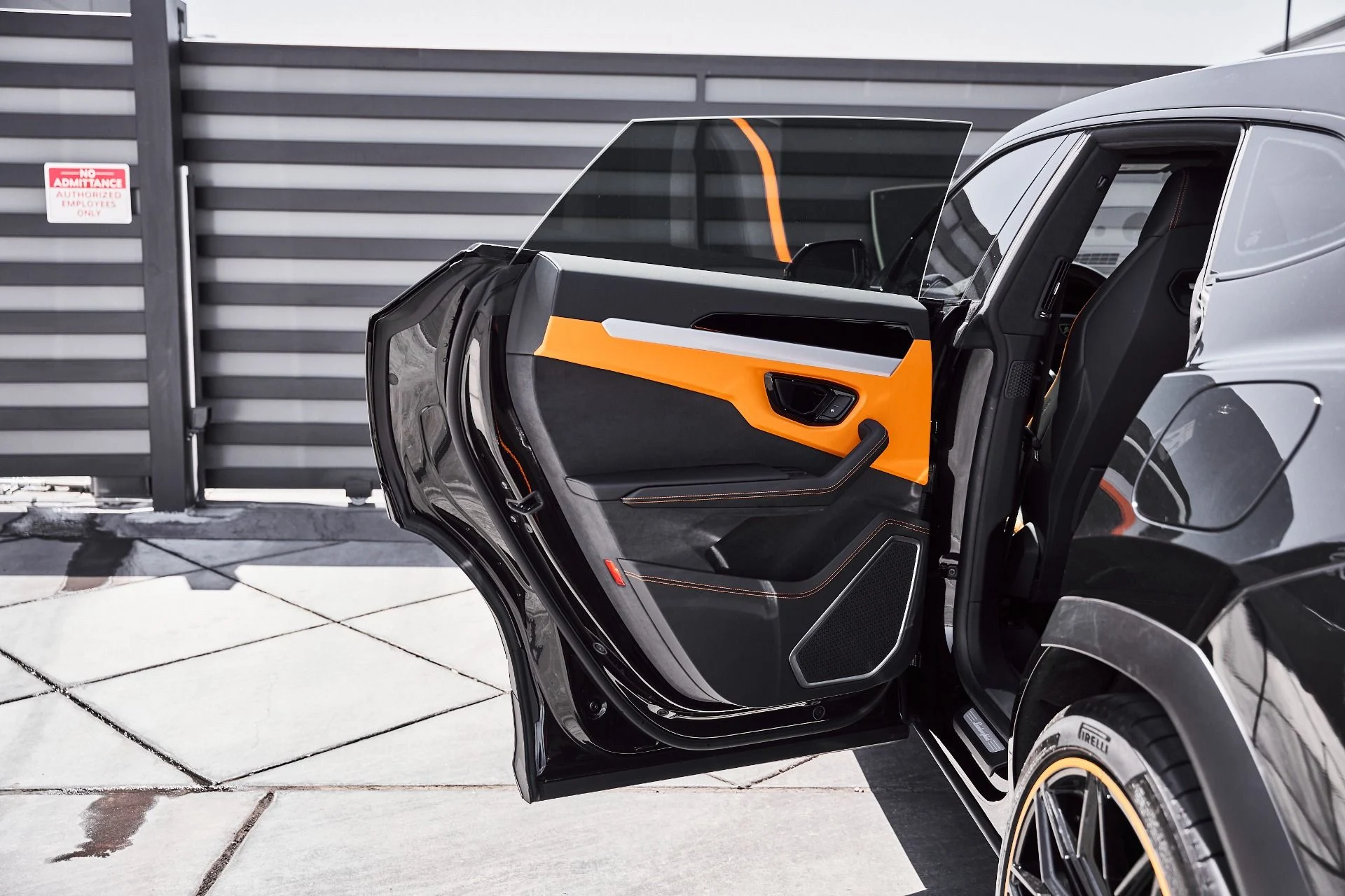 mph021_1595567005_Used_2025_Lamborghini_Urus_SE_1779991992_9ef8f59647