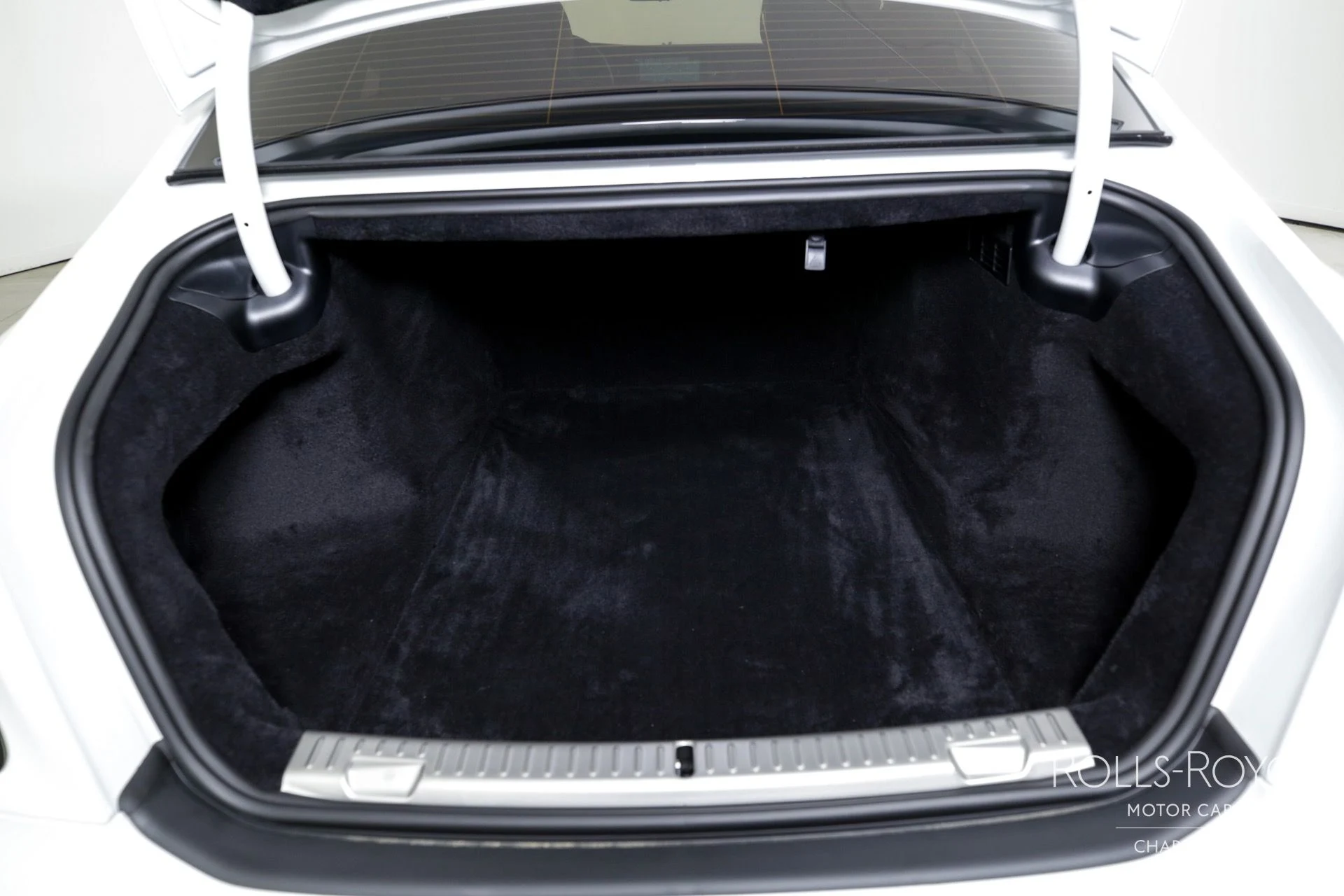 mph021_1603820118_Used_2024_Rolls_Royce_Ghost_1723672329_12f53e66c8
