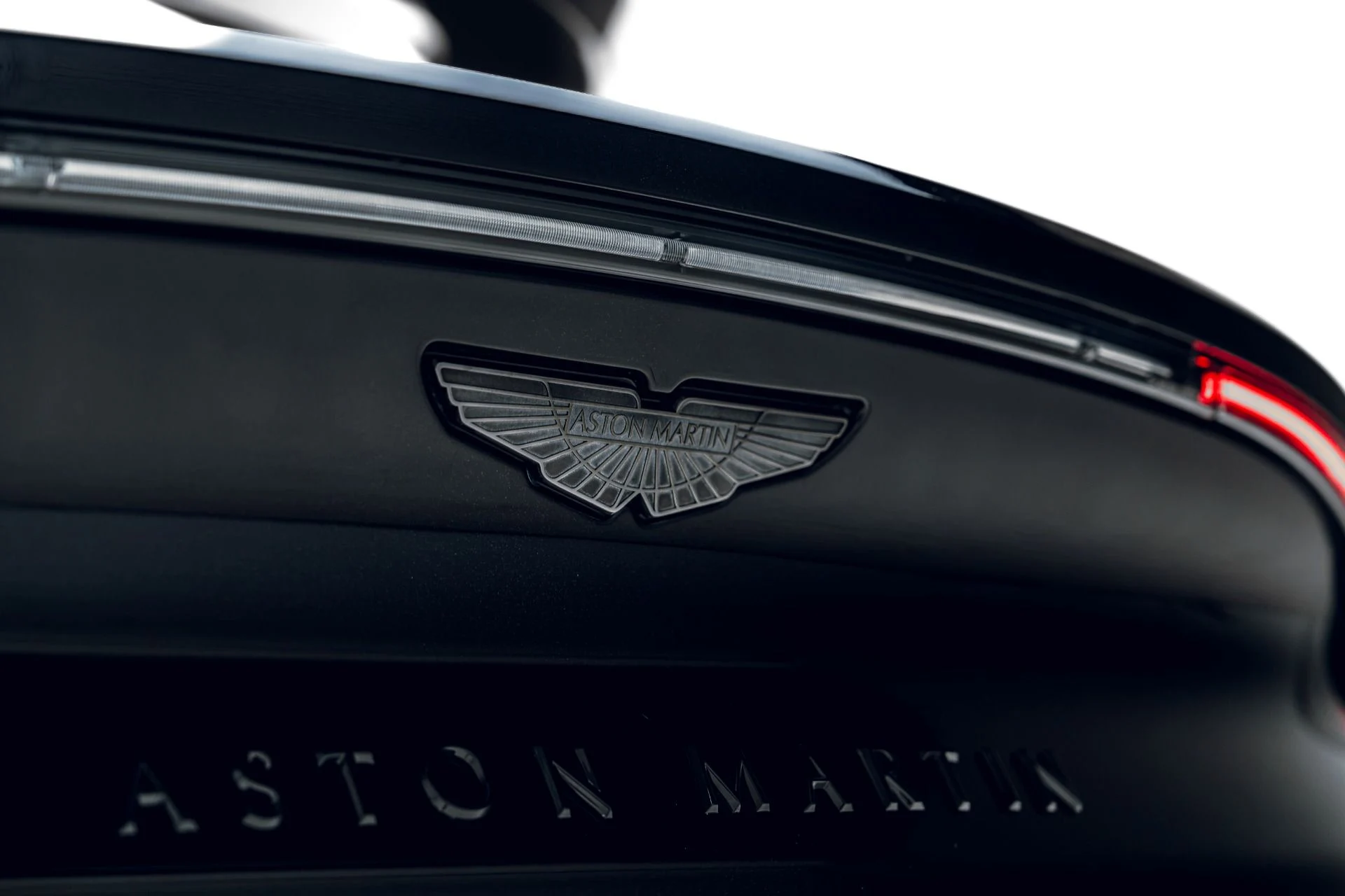 mph021_1609287004_Used_2023_Aston_Martin_DBX_707_1782930750_93e406b127