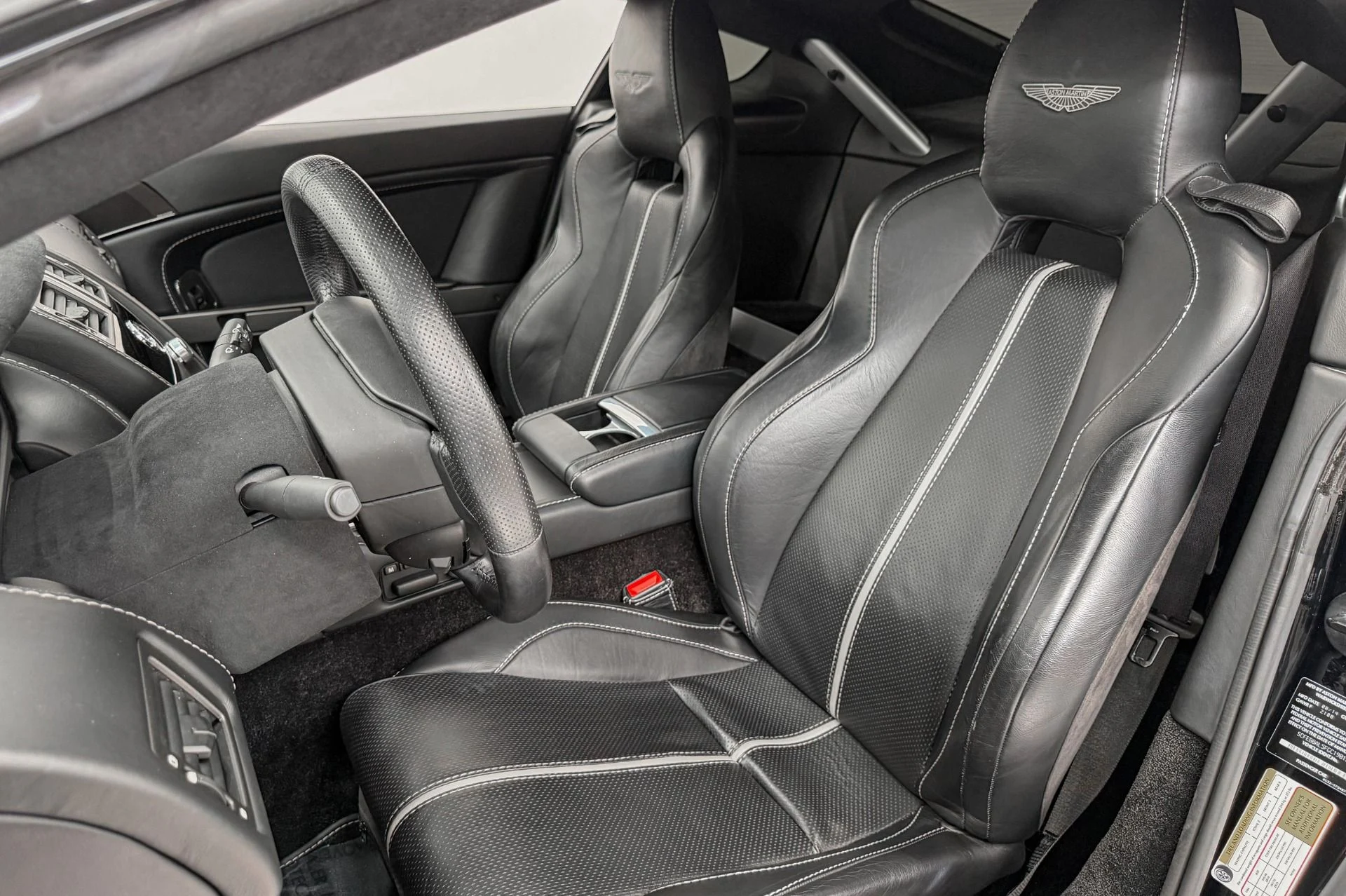 mph021_1626716994_Used_2015_Aston_Martin_V8_Vantage_GT_6_Speed_Manual_Two_Tone_Bodywork_1782240844_fc90d24204
