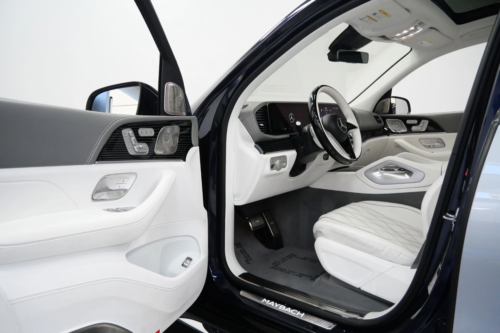 mph021_1642079739_Used_2024_Mercedes_Benz_Maybach_GLS_600_4_MATIC_Factory_Two_Tone_paint_Polished_Wheels_Loaded_1774374618_559bd0a673